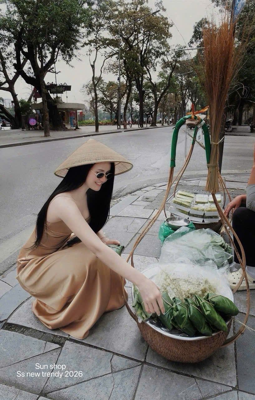  Đầm lụa hai dây cổ tim dáng dài - NÂU - K199 