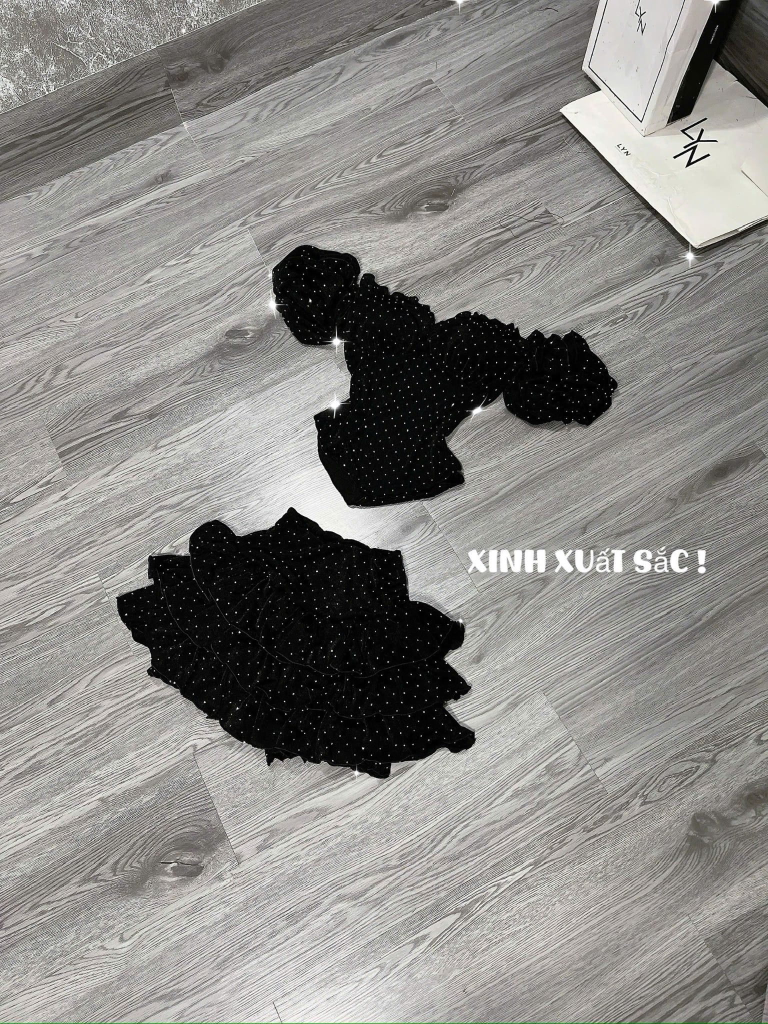  Set áo trễ vai vạt nhọn mix chân váy tầng đính đá - Q213 