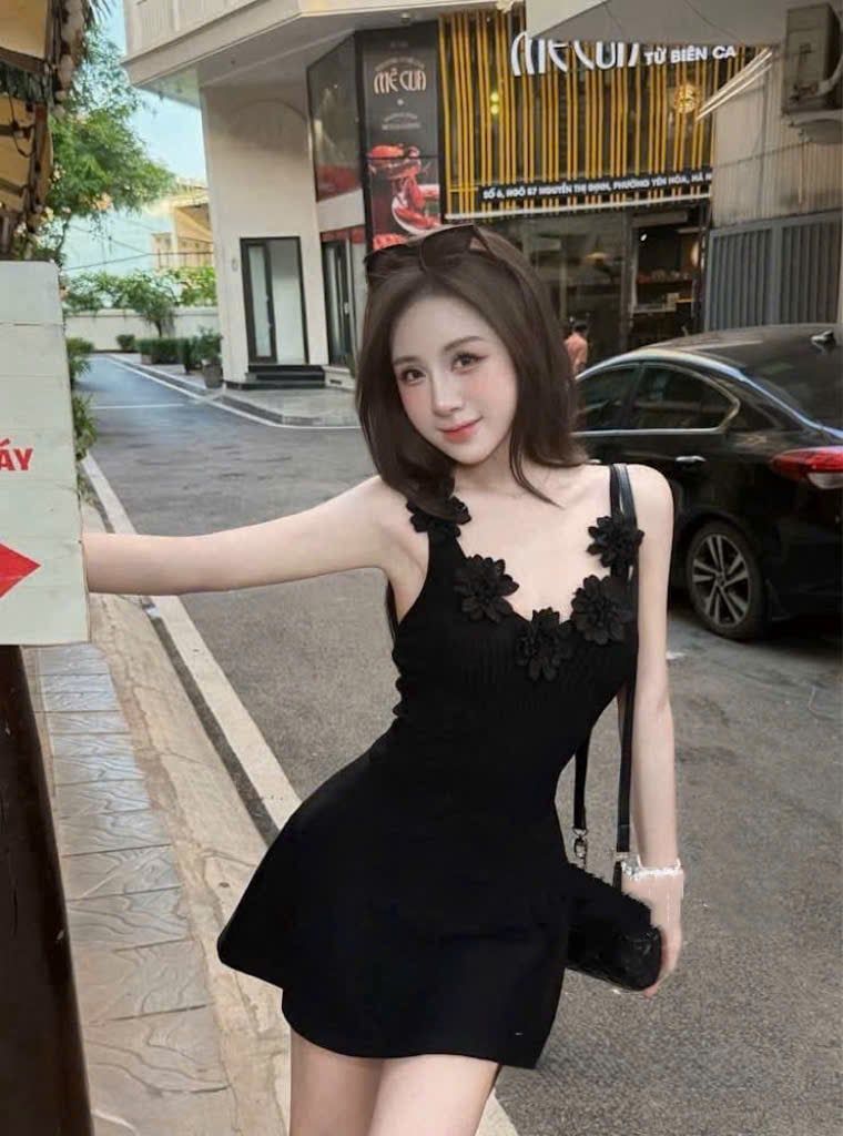  Váy len 2 dây cổ v đính hoa dáng ngắn xòe - ĐEN - V9 (EO S<68, M<72) 