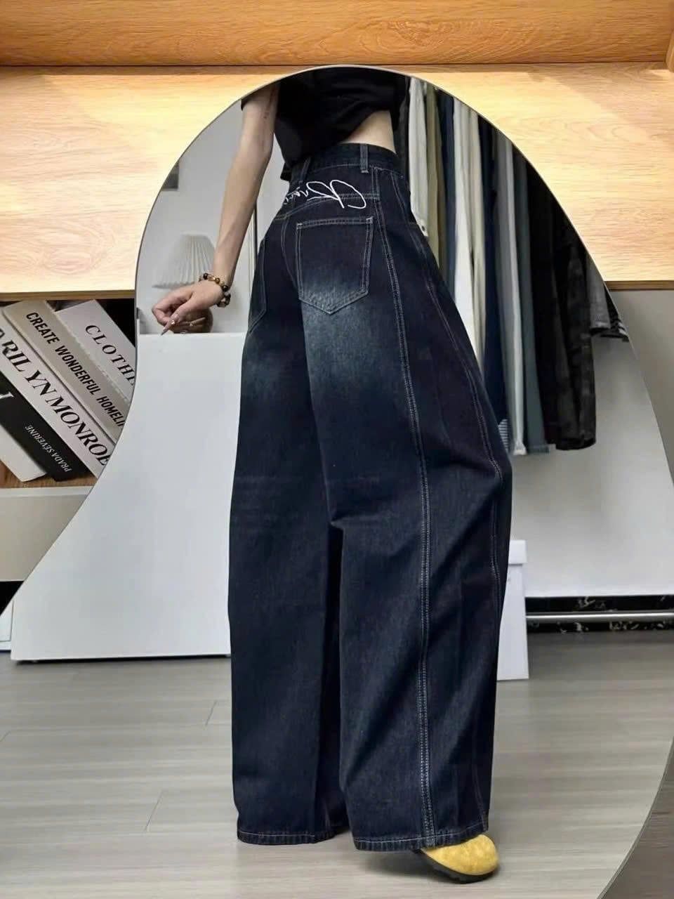  Quần jean dài suông thêu chỉ chữ nổi XANH - V205 (EO S<68, M<72, L<76) 