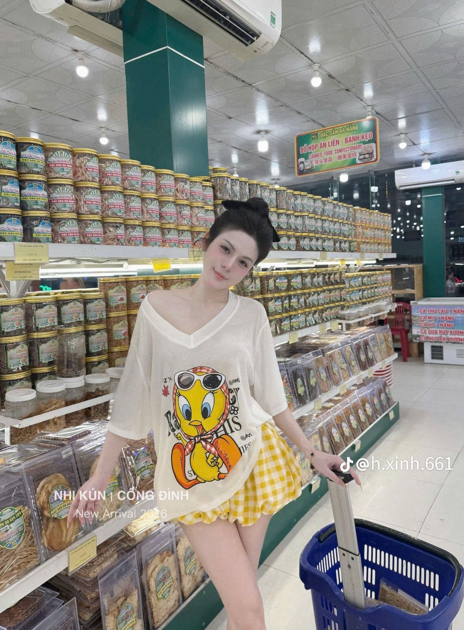  Set bộ áo cổ V thun giấy in hình dễ thuong mix quần bí kẻ bồng - VÀNG - K135 