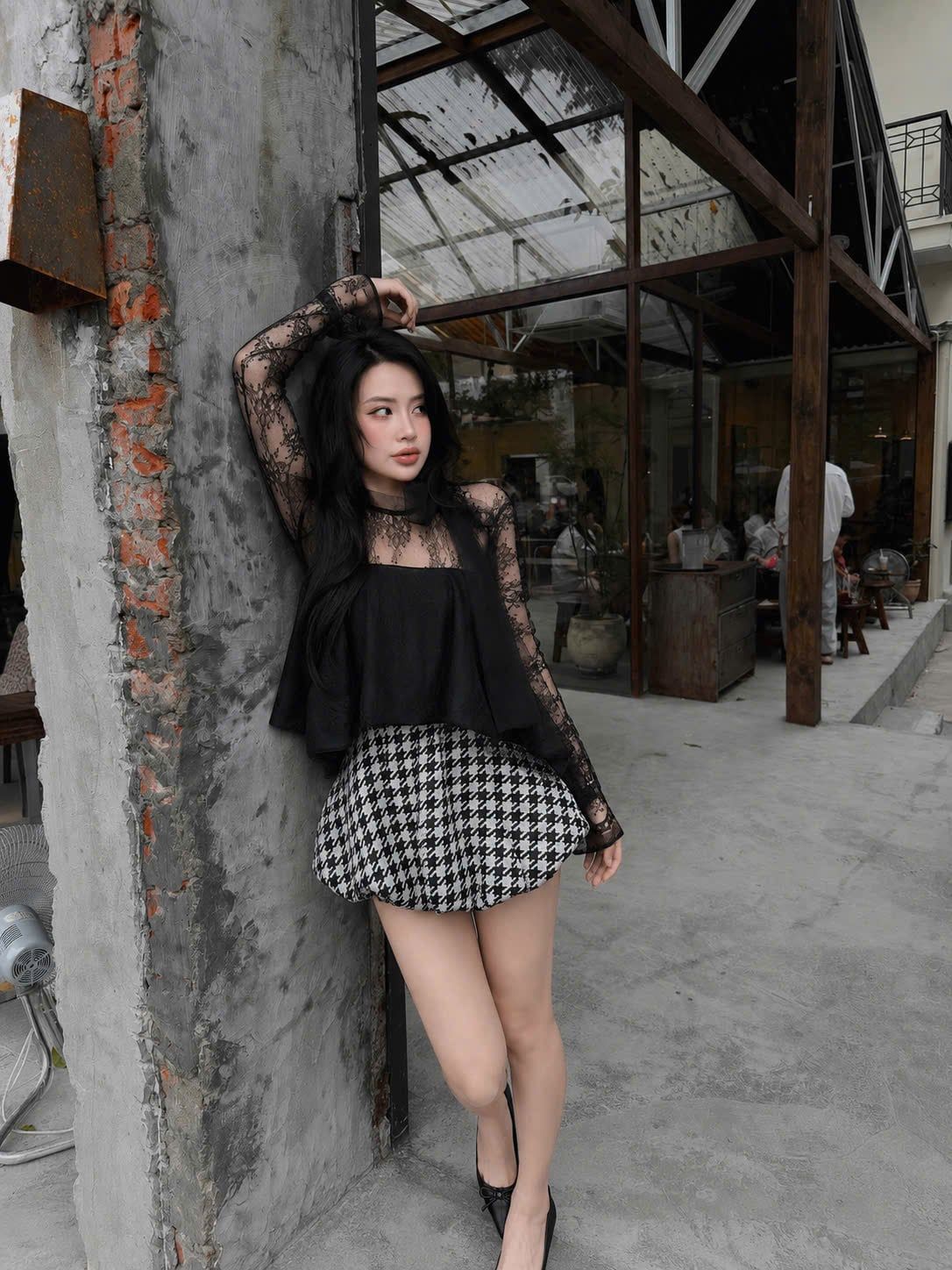  Set áo ren tay dài mix chân váy caro thanh lịch - ĐEN - V179 (EO S<68, M<72, L<76) 