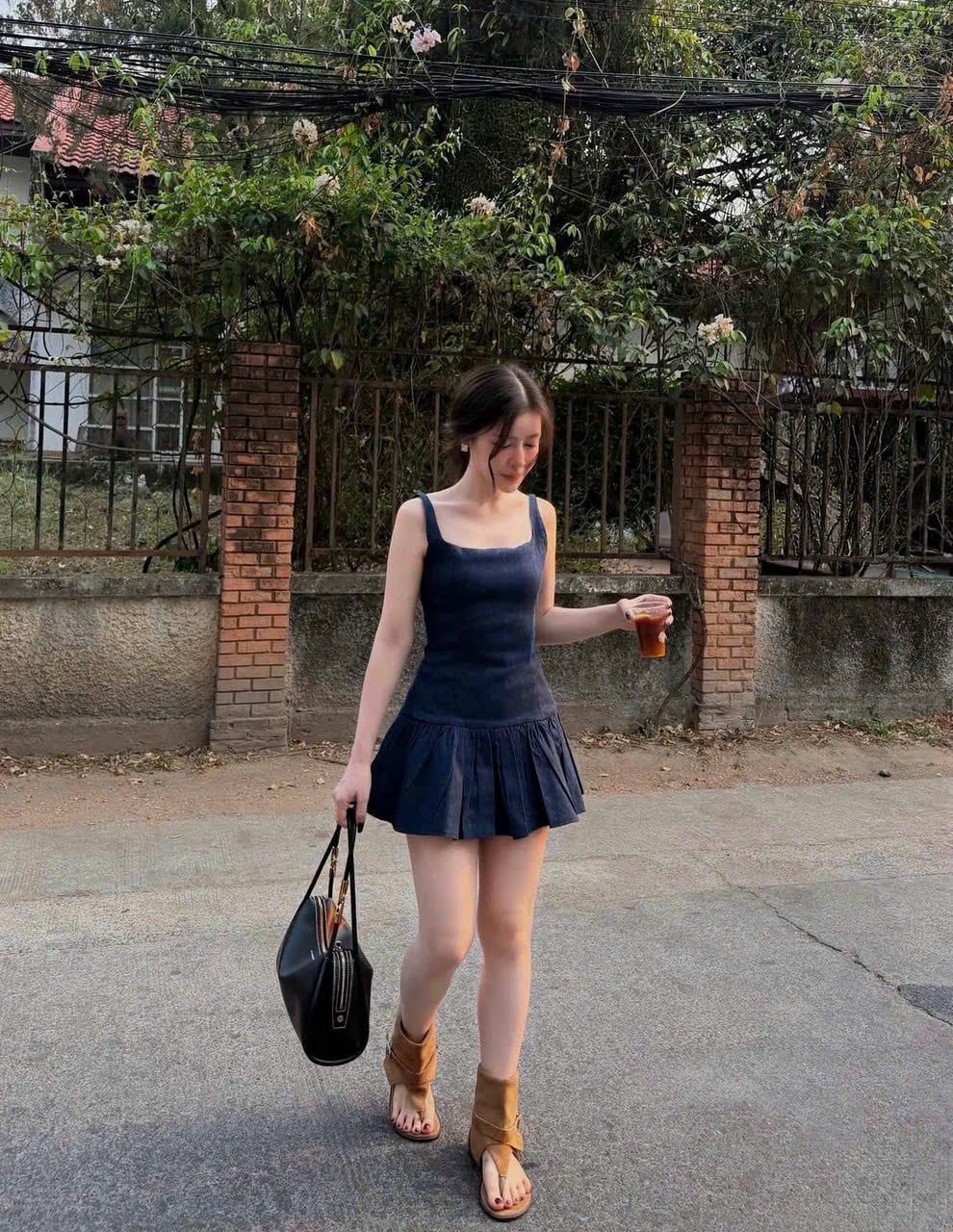  Váy denim cổ u chân xoè xếp li dáng ngắn - E151 (EO S<68, M<72) 