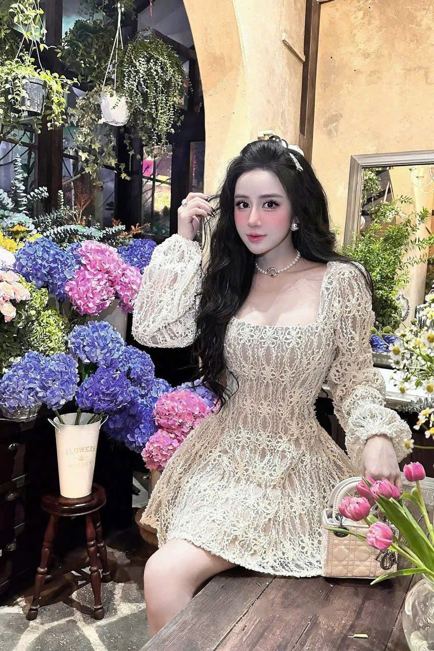  Đầm tay dài cổ vuông ren hoa đúp lót 2 lớp - Z19 ( eo S<68, M<72 ) 