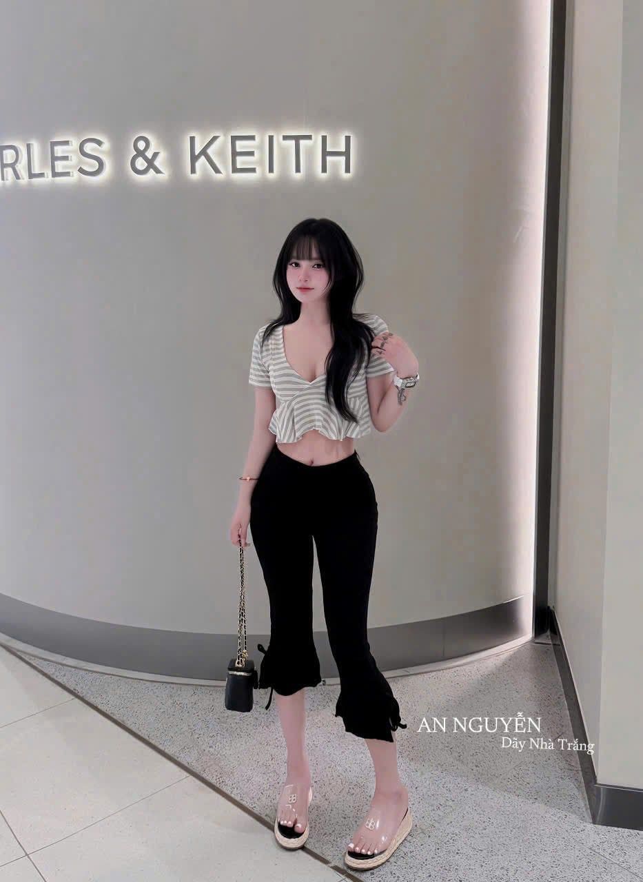  Set áo cổ sâu dáng ngắn kẻ sọc mix quần lửng phối bèo dây rút - XÁM - K284 (EO S<68, M< 72) 