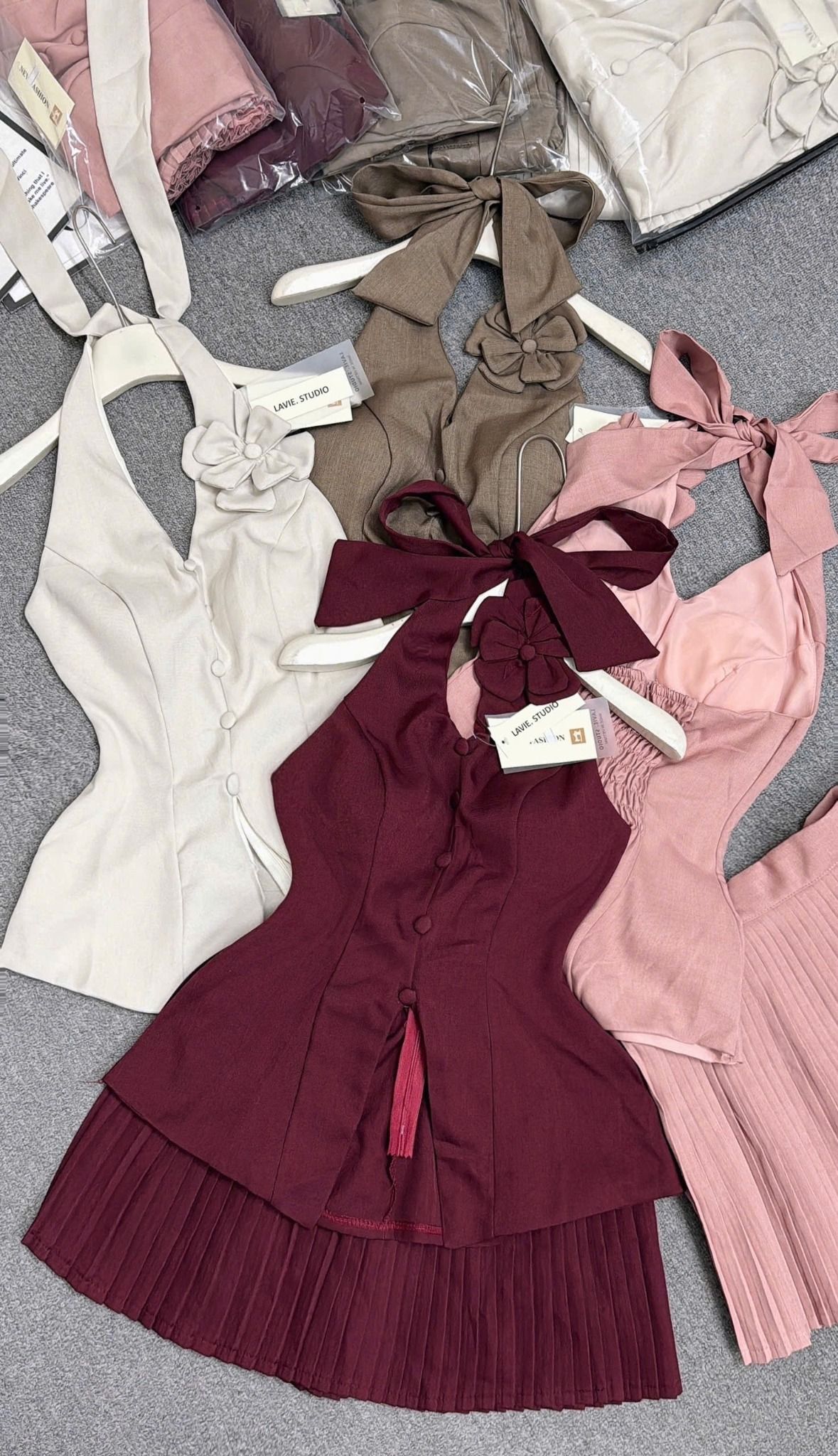  Set áo cổ yếm đính hoa mix chân váy xếp ly - HỒNG - H21 