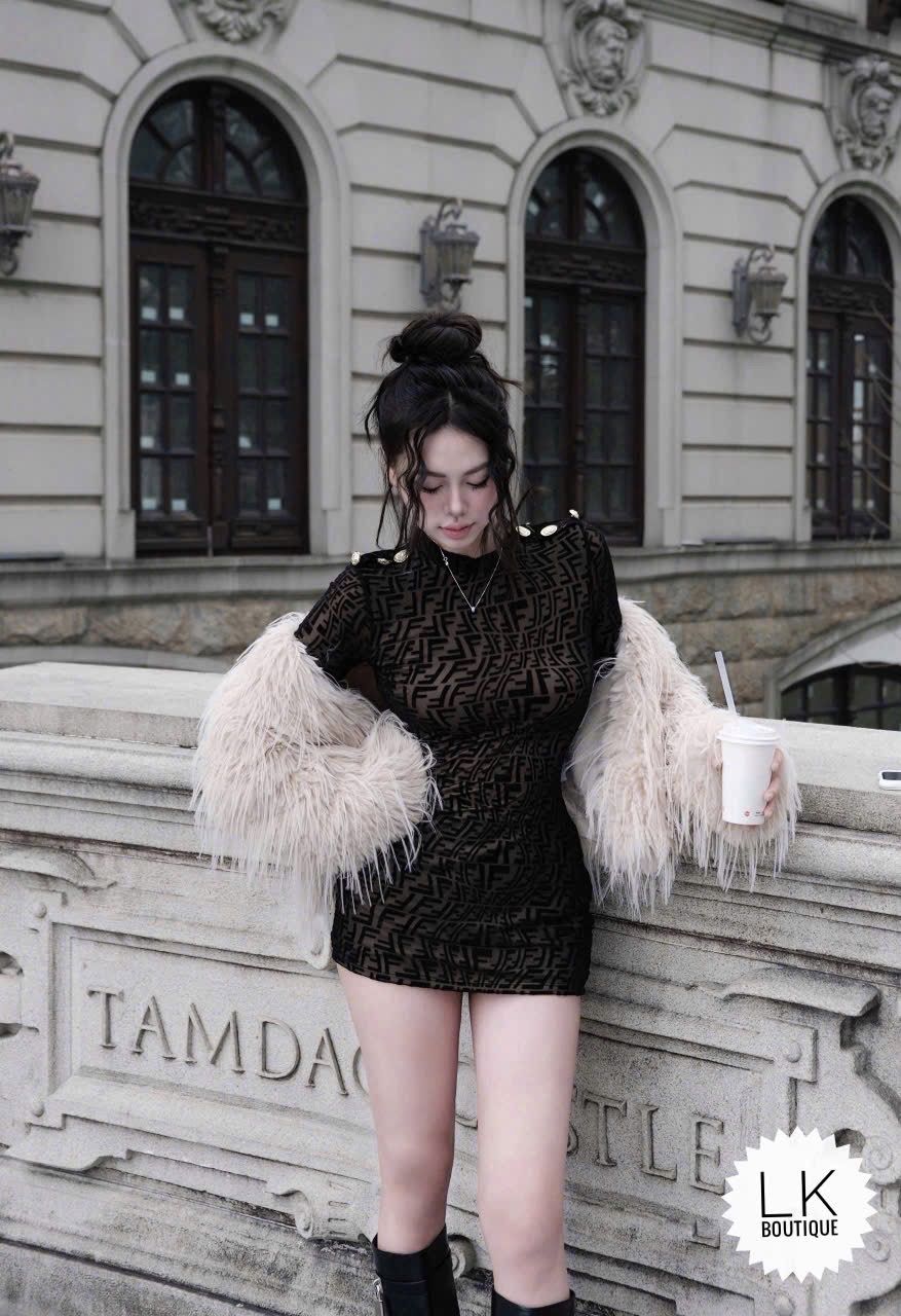  Đầm tay dài body chữ Fendi cầu vai đính nút - S203 
