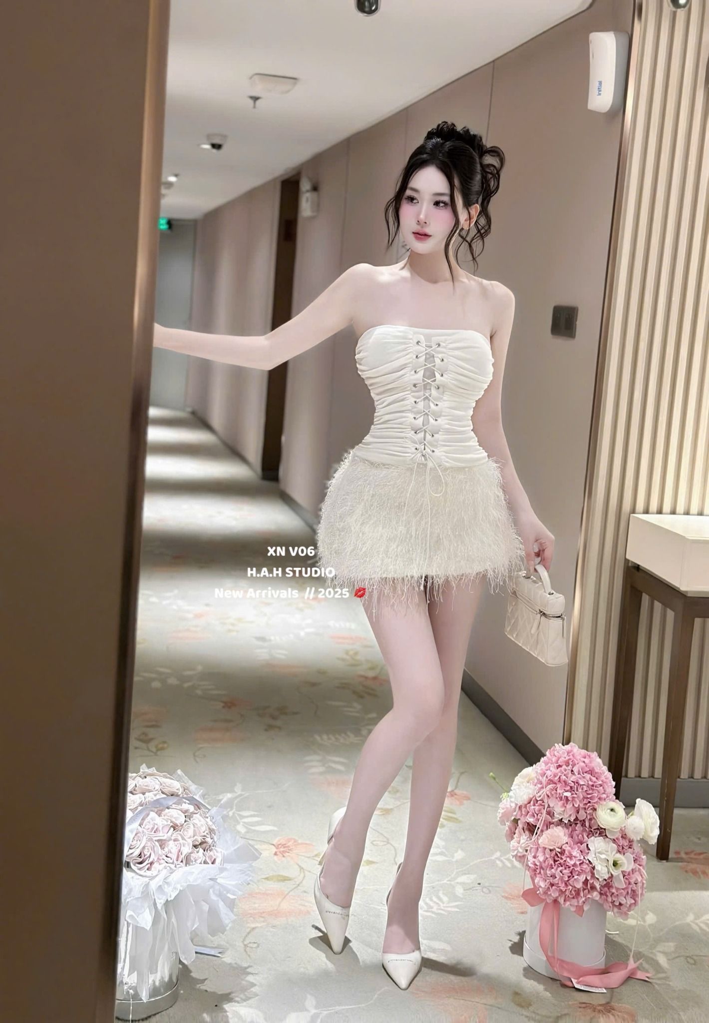  Đầm quây nhúm rút dây tùng lông tua rua kim sa sang chảnh - TRẮNG - H71 ( S<70, M<74 ) ( DÀI 62CM ) 