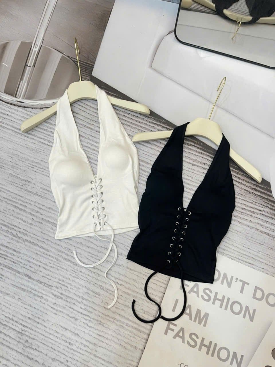  Áo yếm cổ V có mút ngực dáng ôm body thắt dây - ĐEN - E193 