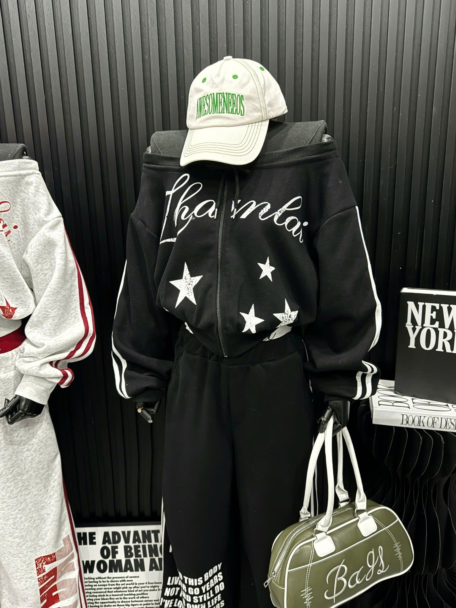  Set áo thể thao trễ vai mix quần suông in chữ - ĐEN - A35 