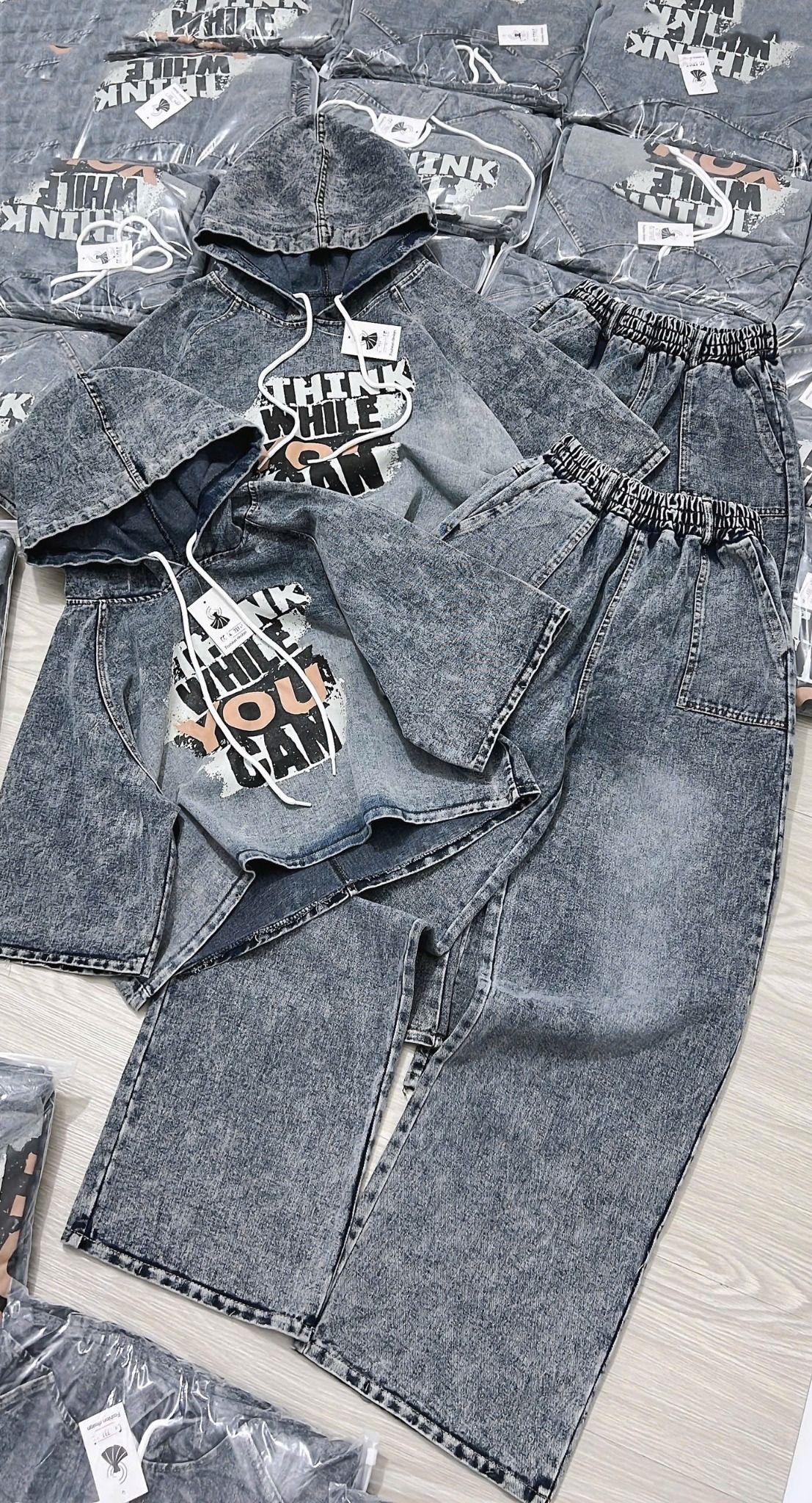  Set jeans áo in chữ có nón mix quần suông - Z168 