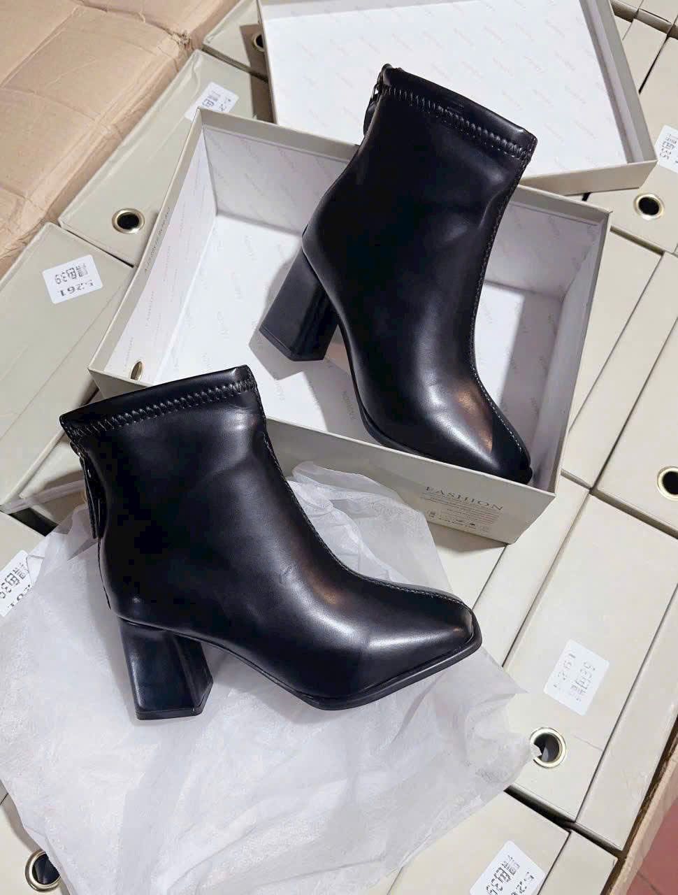  BOOT cổ thấp mũi nhọn đến trụ vuông - ĐEN - H36 