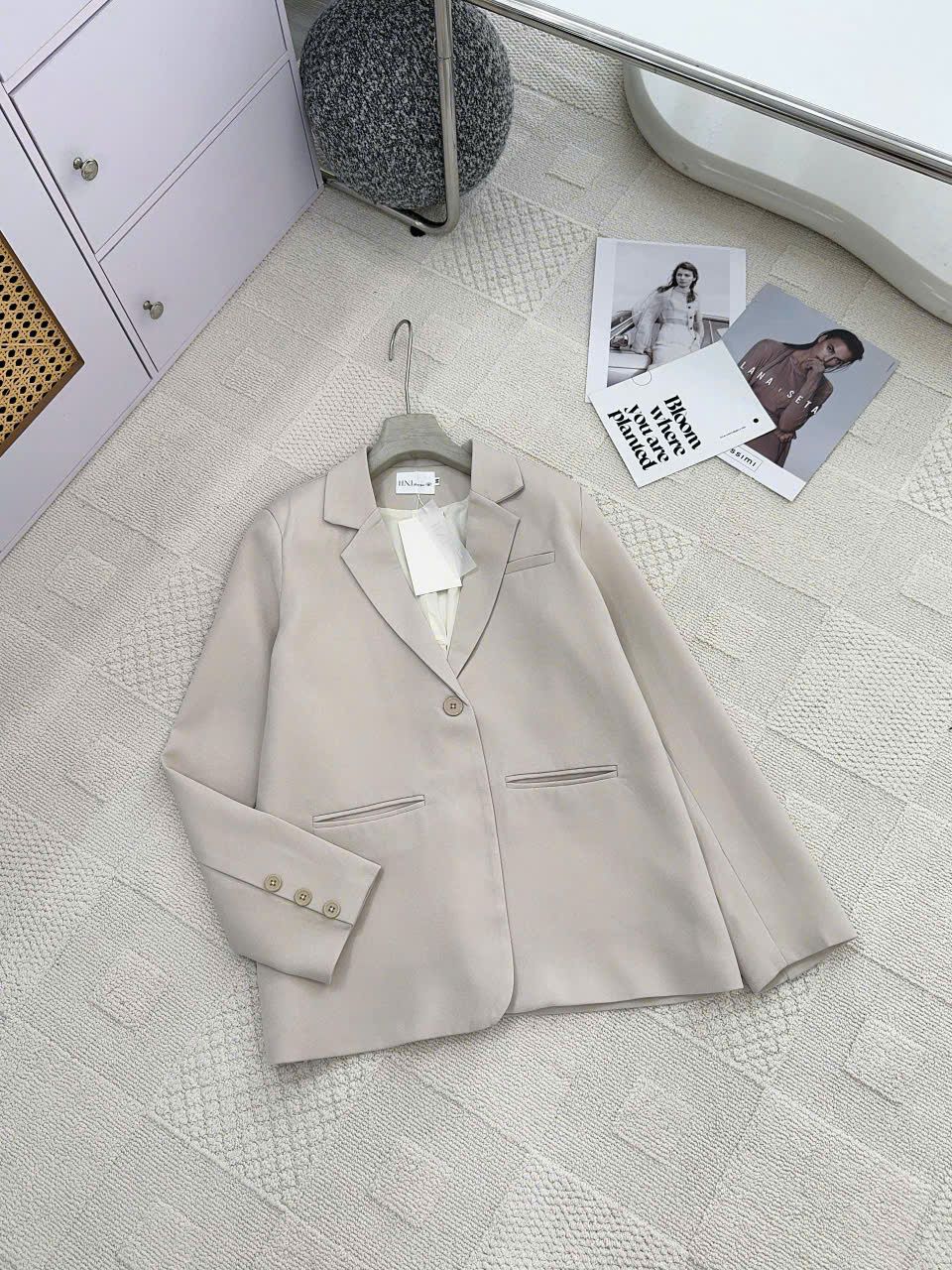  Áo vest đúp lót hai lớp lưng xẻ đính nút - KEM - C101 ( FREESIZE <58KG ) 