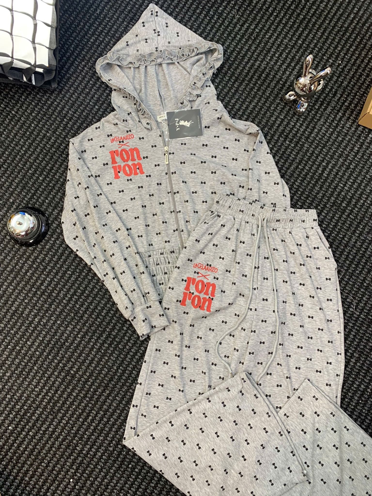  Set áo khoác dây kéo có nón mix quần suông hoạ tiết nơ nhí - XÁM - S36 