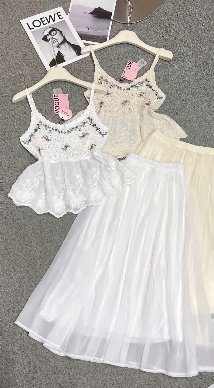  Set áo hai dây họa tiết thổ cẩm mix chân váy xòe hai lớp ( chiều dài váy : 75cm - dài áo : 36cm ) - KEM - N107 H102 