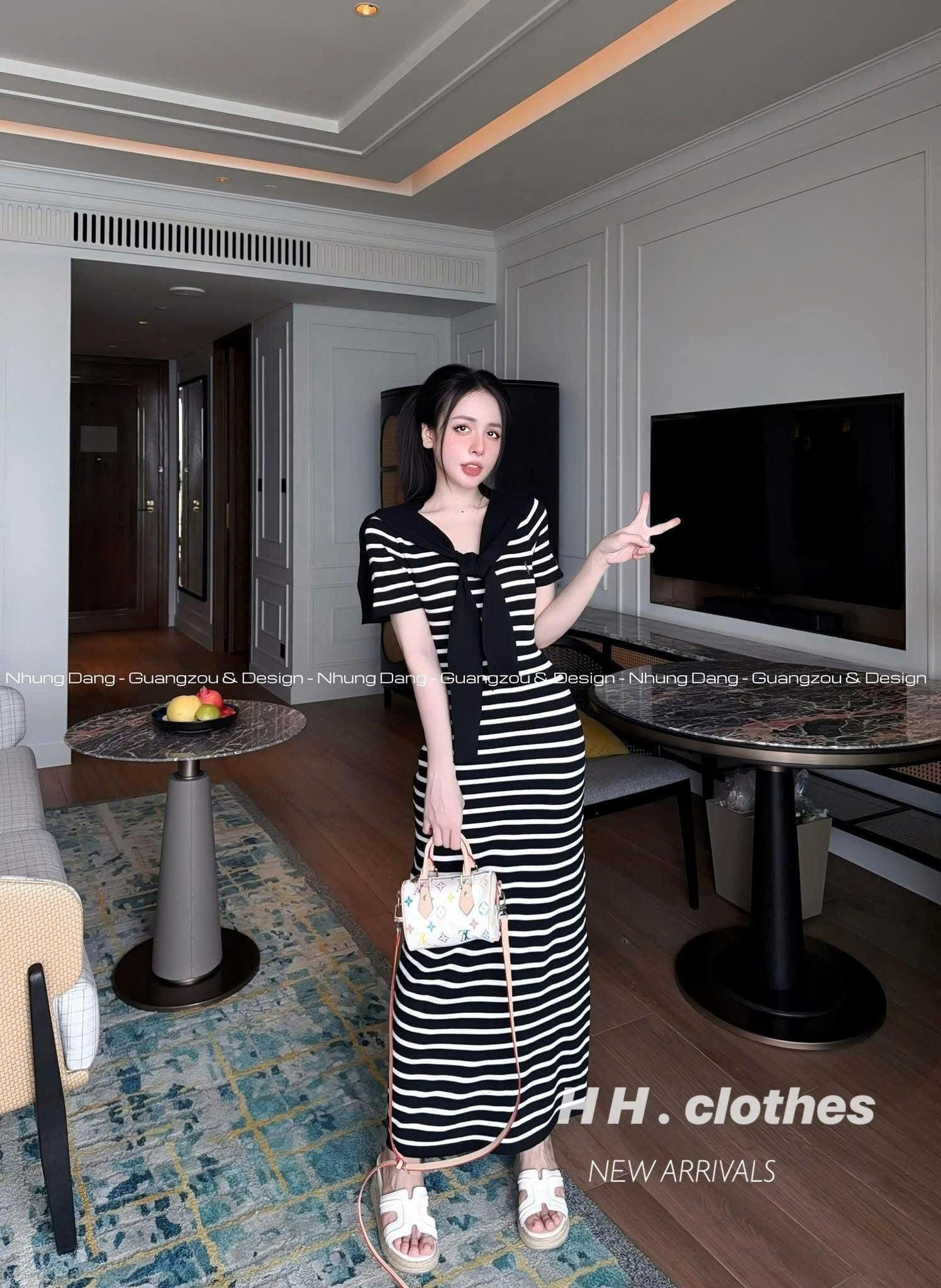  Đầm kẻ cộc tay ngựa kèm khăn dáng dài co giãn - ĐEN - A404 (0) 