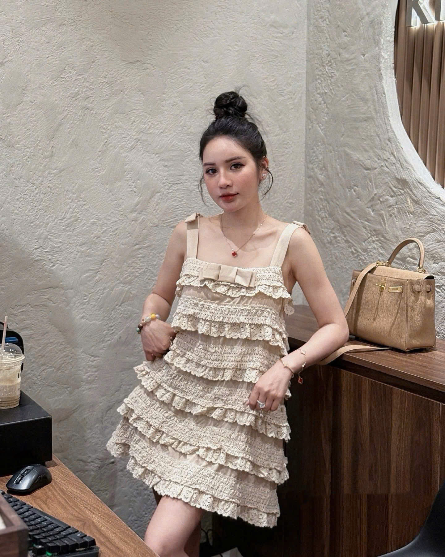  Đầm suông 2 dây bản to phối nơ vai tầng bèo ren siêu xinh - T566 