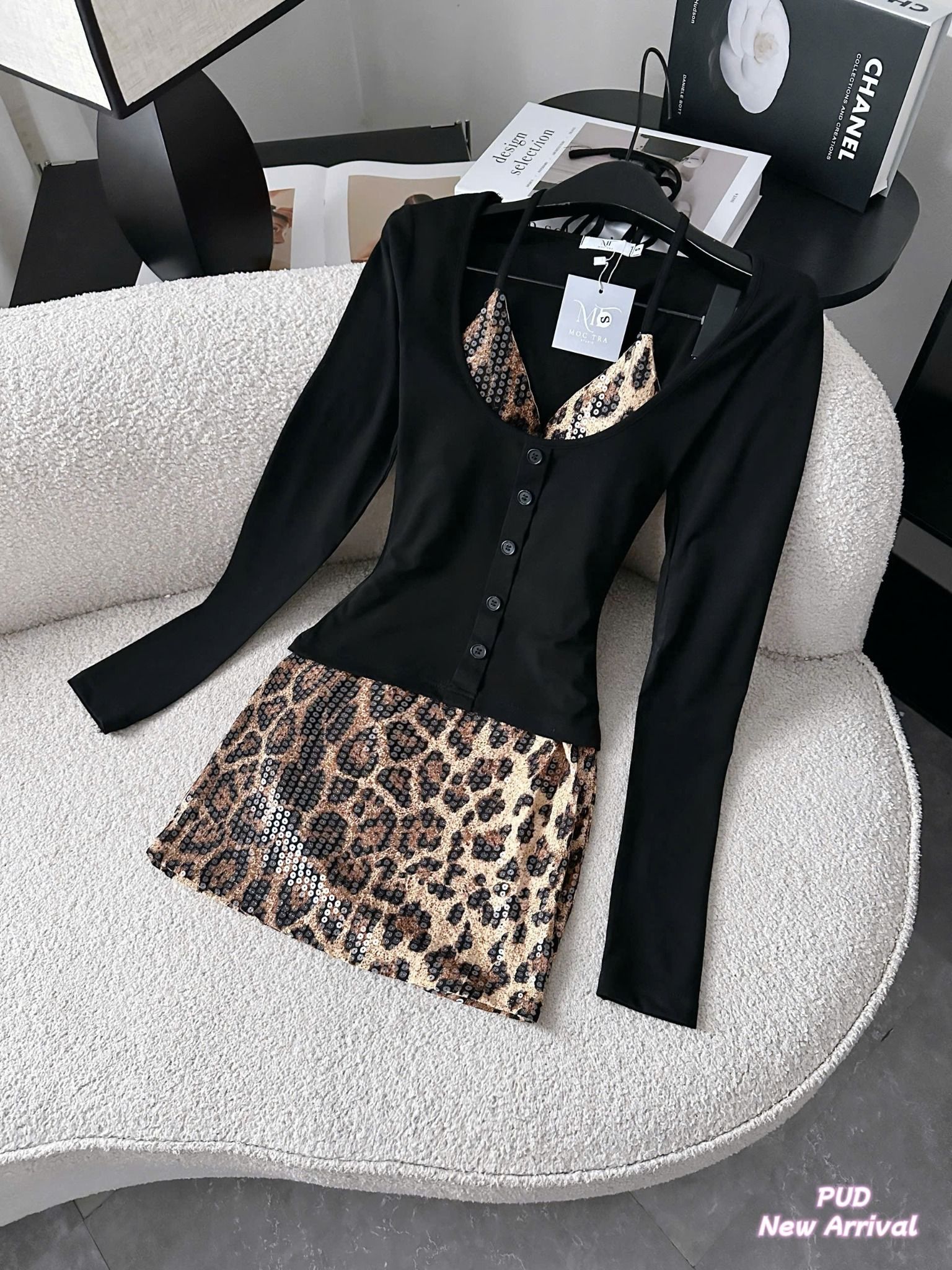  Set 2 món váy yếm da beo kim sa kèm áo tay dài - NÂU - C7 (EO S<68, M<72) 