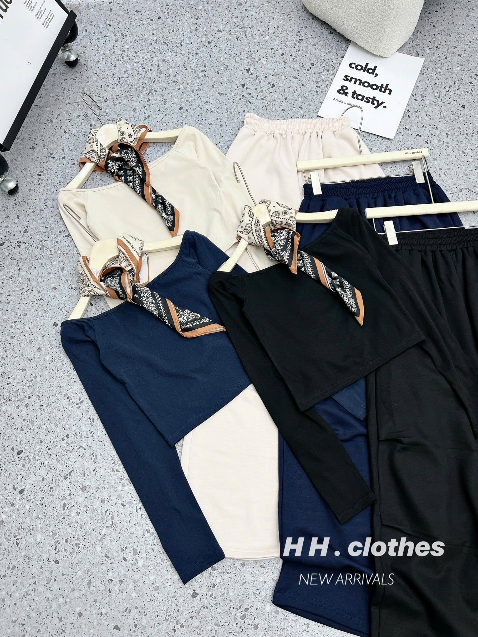  Set áo tay dài trễ vai kèm khăn mix quần suông rộng - XANH ĐEN - A314 (0) ( quần 104cm, áo 32cm ) 