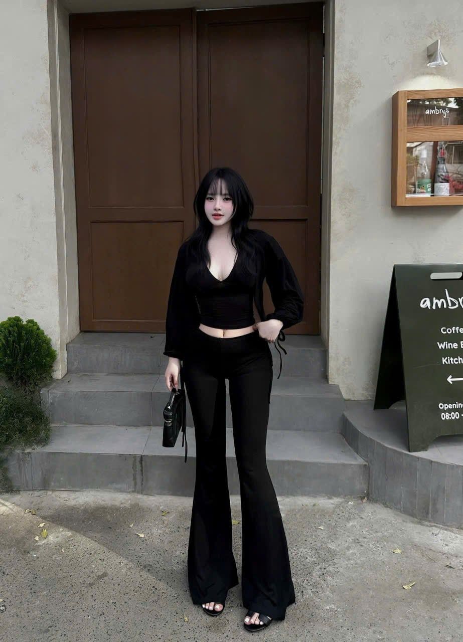  Set áo tay dài cổ tim mix quần ống loe hack dáng - ĐEN - K151 (EO S<68,70, M<74,76) 