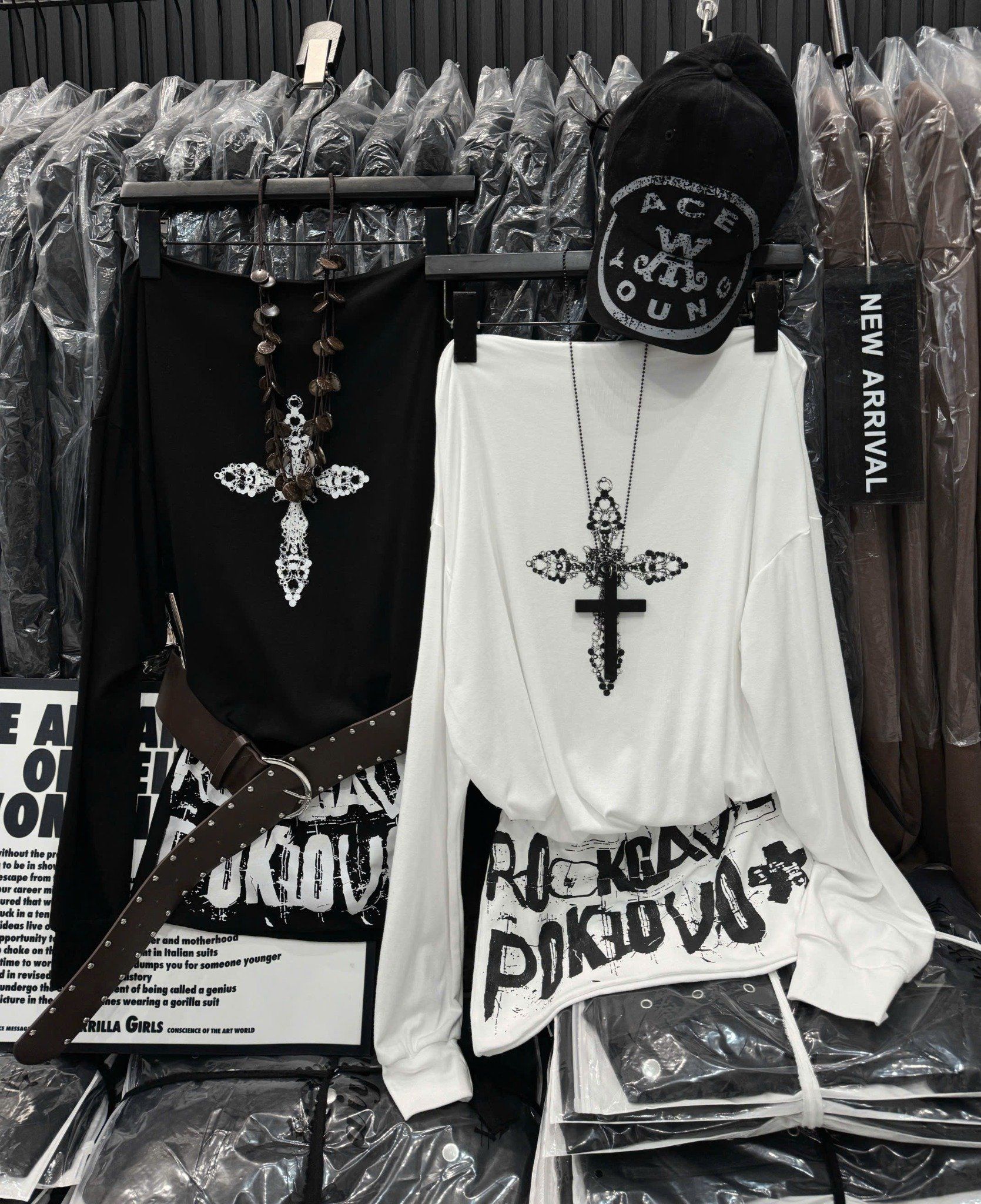  Đầm body trễ vai tay dài hình chữ thập phong cách - TRẮNG - E97 