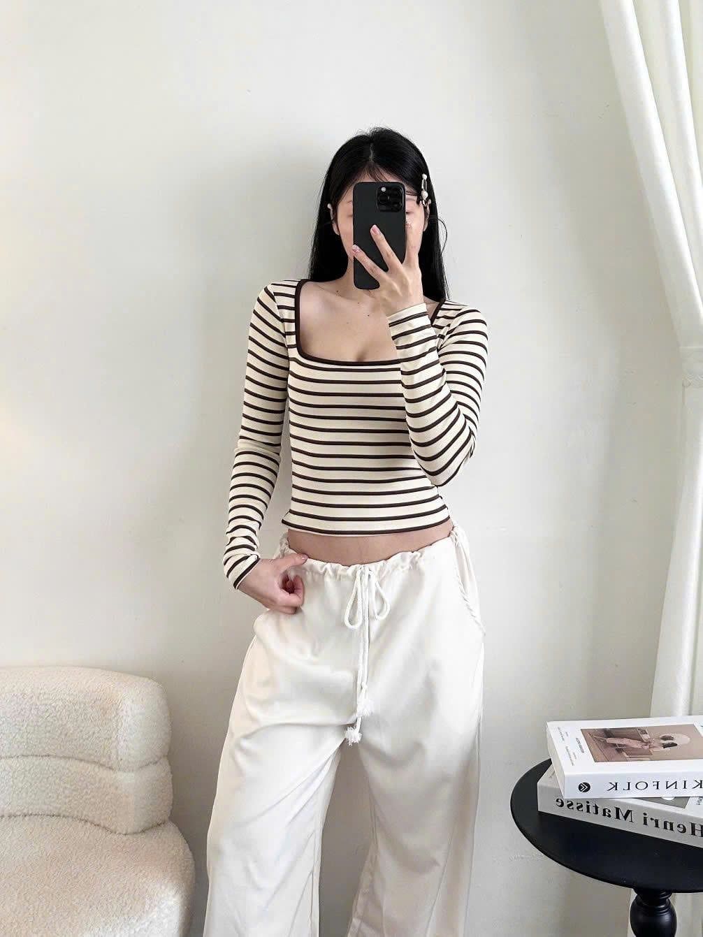  Áo thun cổ vuông tay dài kẻ sọc - KEM SỌC NÂU - G212 