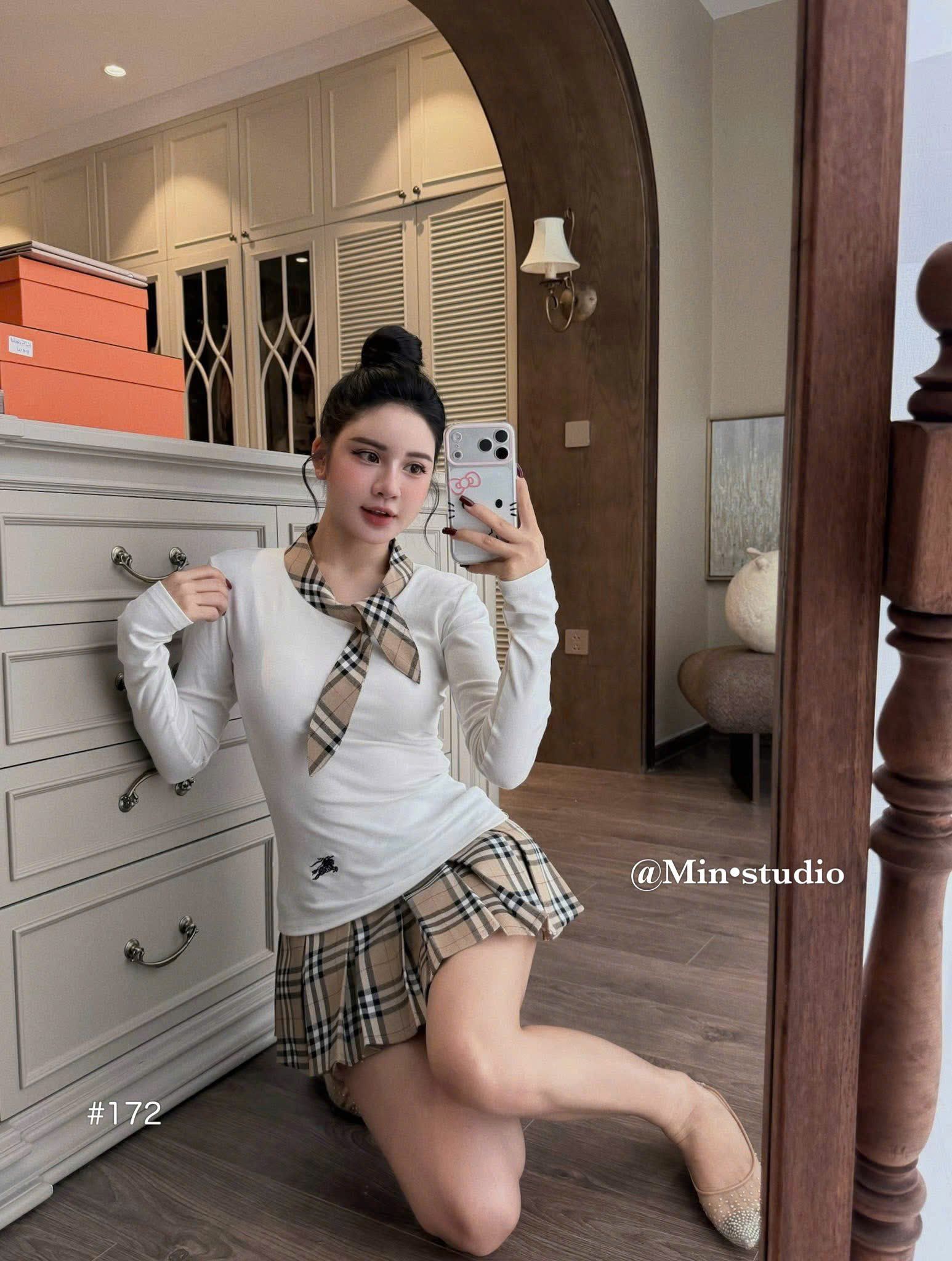  Set áo thun tay dài cổ vạt nhọn cột nơ mix chân váy kẻ sọc bbr -  E320 ( eo S<68, M<72 ) 