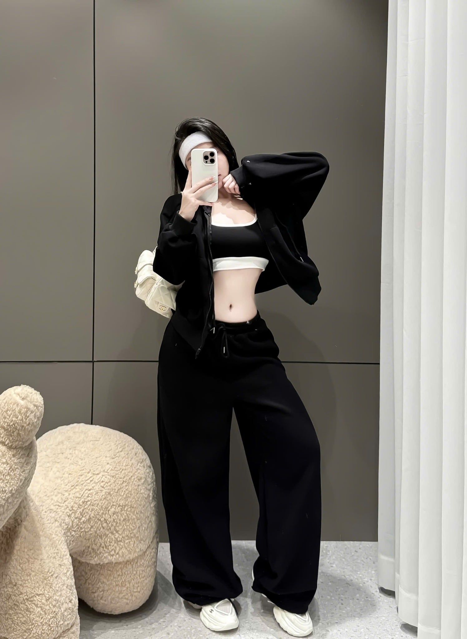  Set 3 món áo hai dây croptop kèm khoác nón mix quần suông dài - ĐEN - C131 (Freesize dưới 58kg) 