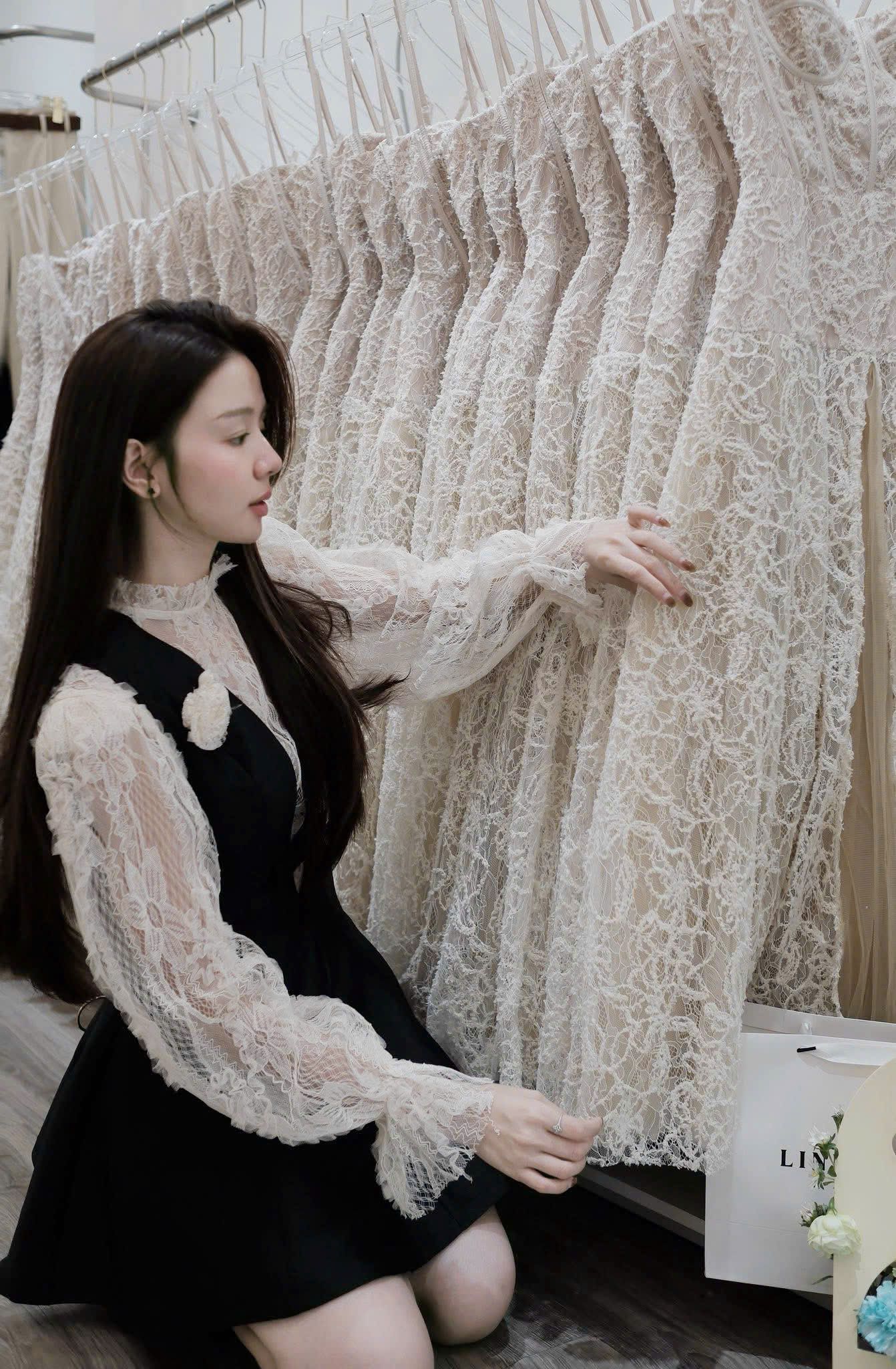  Set áo ren mix đầm sát nách khoét ngực kèm tab hoa - Z20 ( eo S<68, M<72, L<76 ) 