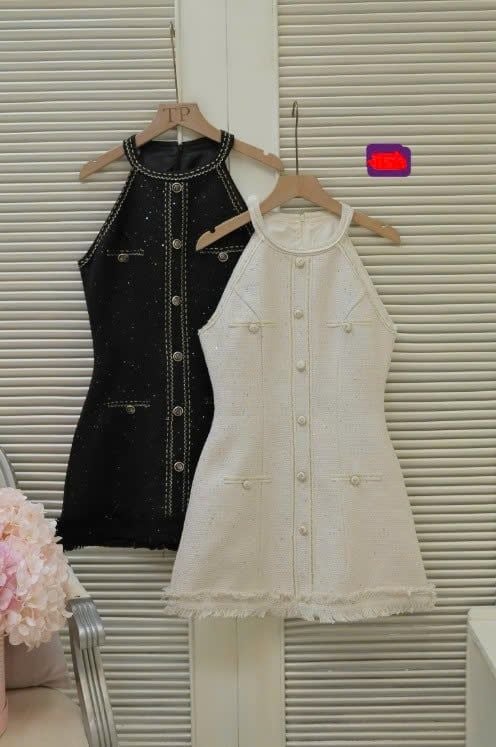  Đầm thiết kế cổ yếm chất dạ đính nút đồng họa tiết sang chảnh - ĐEN - A258 ( dài 78cm ) ( eo S<70, M<74 ) (0) 