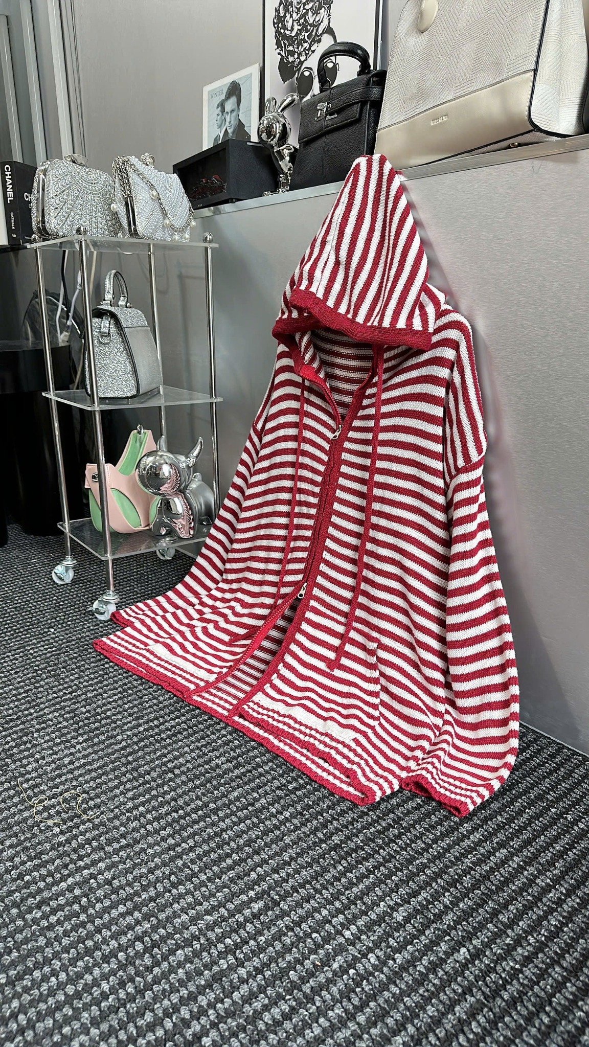  Áo khoác len kẻ sọc đỏ phối túi khoá kéo - TRẮNG - B162 