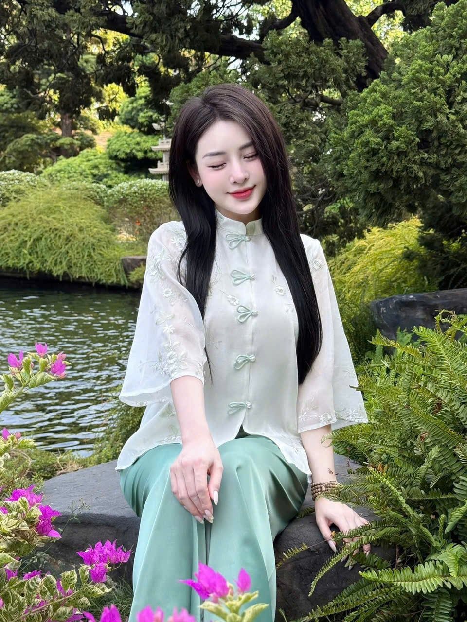  Set lam áo thêu hoa cài nút tim mix quần suông lụa - KEM - S153 ( ÁO 63CM , QUẦN 98CM ) 