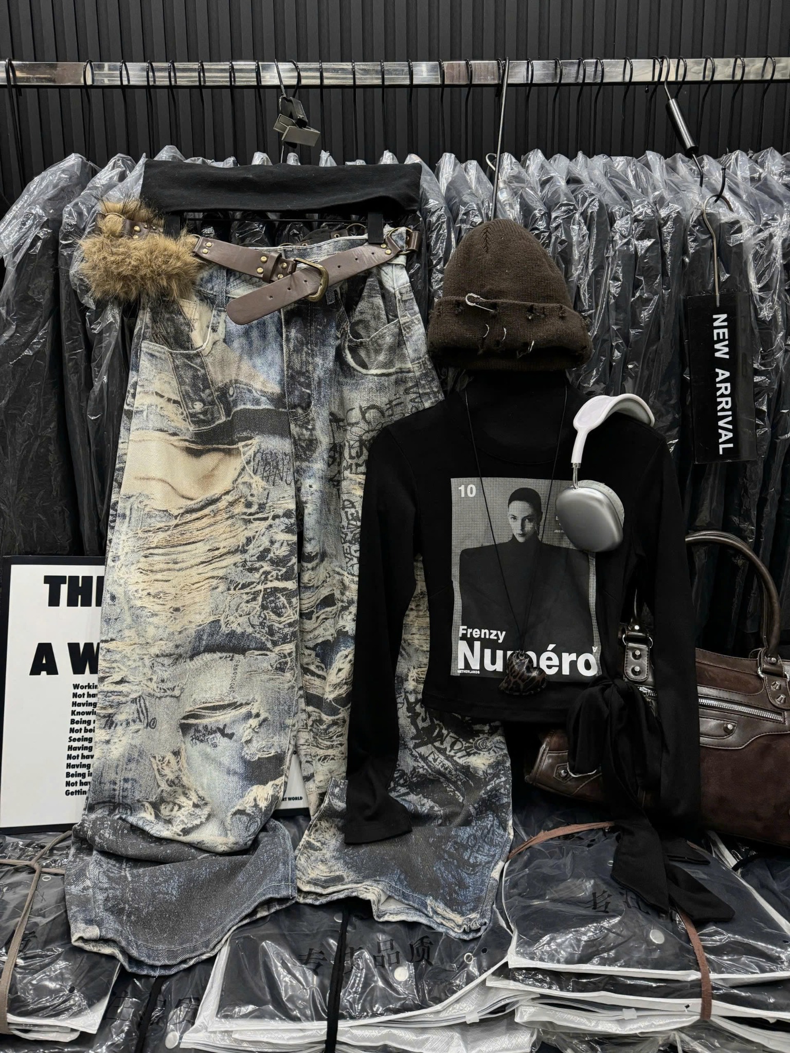  Quần jean suông ống rộng hoạ tiết loang chữ cá tính - R228 (EO DƯỚI S<74, M<76, L <78) 