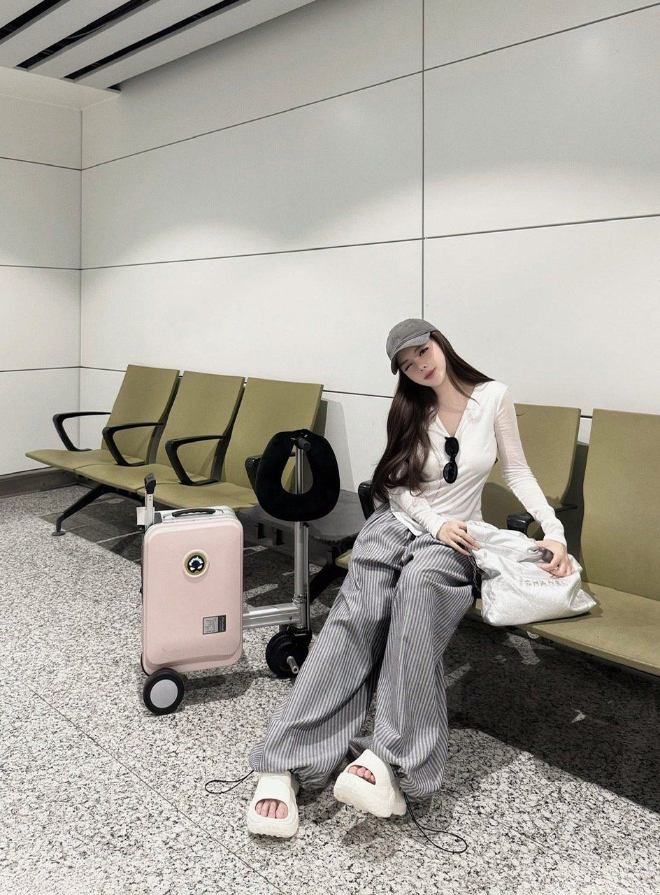  Set áo thun cổ chữ V khoét hở lưng mix quần suông rộng kẻ sọc - TRẮNG - E57 ( quần dài 105cm ) 