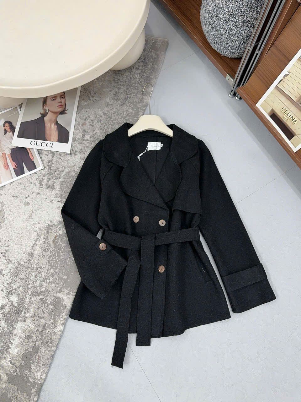  (GỐC 259K SALE 159K) Aó khoác vest chất hai da đính cúc gỗ kèm đai - ĐEN - G254 ( FREESIZE <62KG ) 