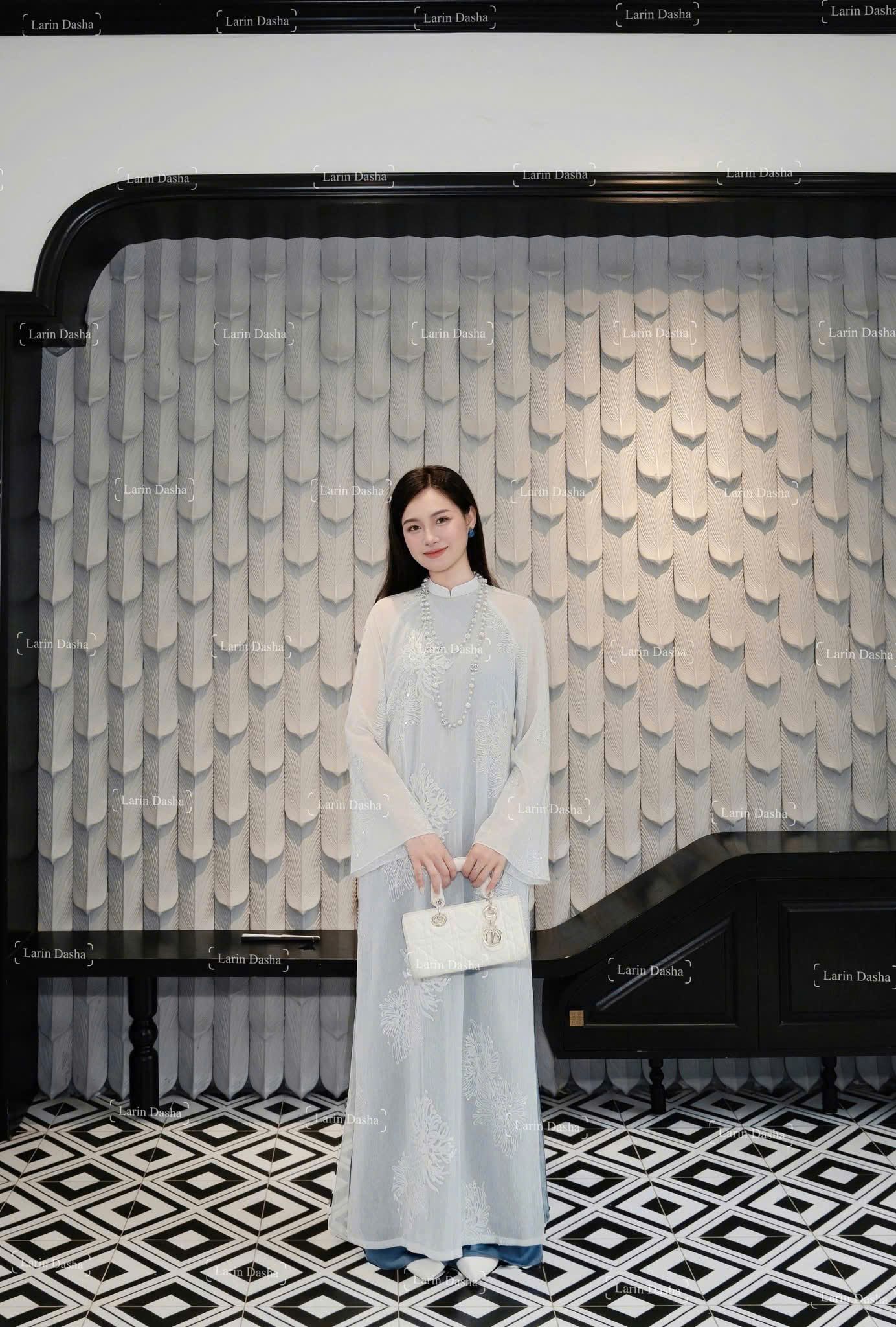  Set áo dài 4 tà thêu HOA SEN + quần suông lụa - R75 ( 50% lưng chun ) 