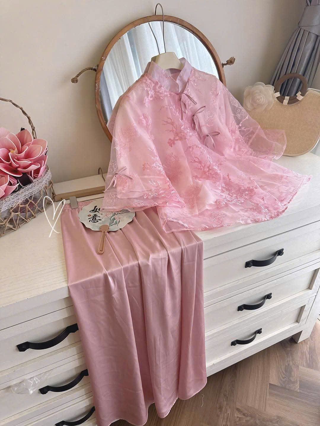  Set bộ cách tân bướm đắp chéo + quần lụa xanh MÃ MỚI - HỒNG - C164 ( áo dài 68cm , quần 103cm ) 