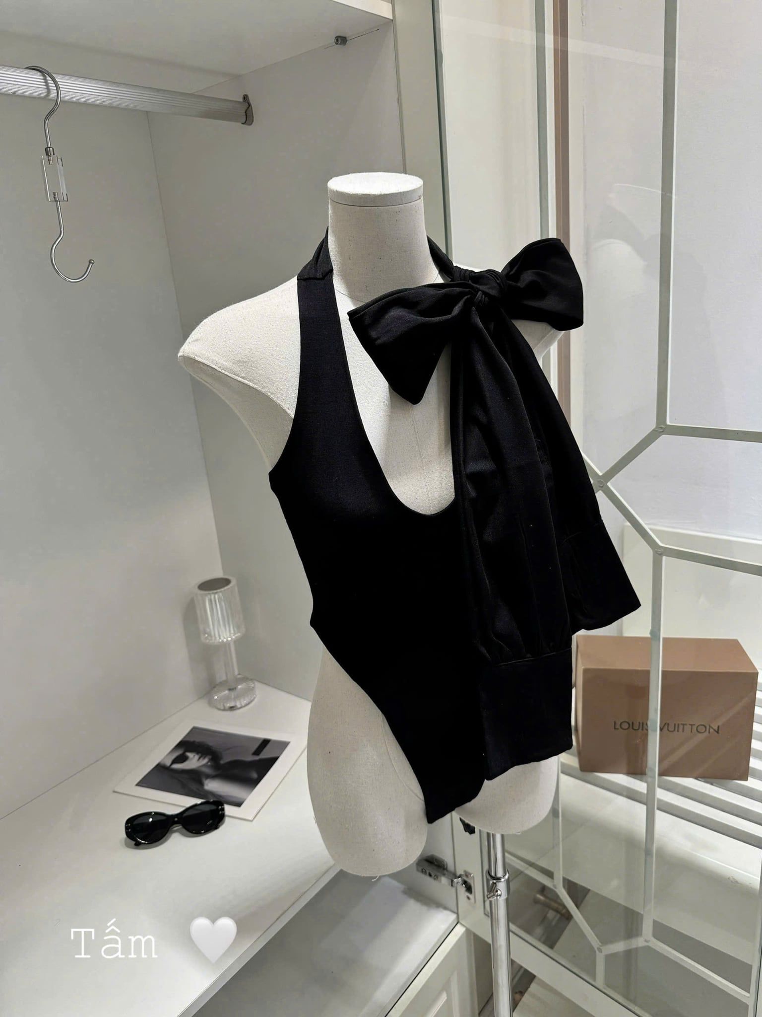  Jumsuit cổ yếm khoét ngực sâu đính dây nơ - ĐEN - V141 (EO S<68, M<72) 