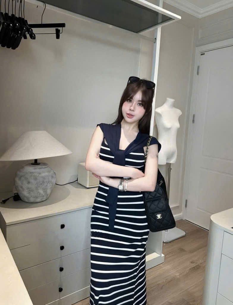 Váy hai dây body kẻ kèm khăn choàng sang chảnh - T590 