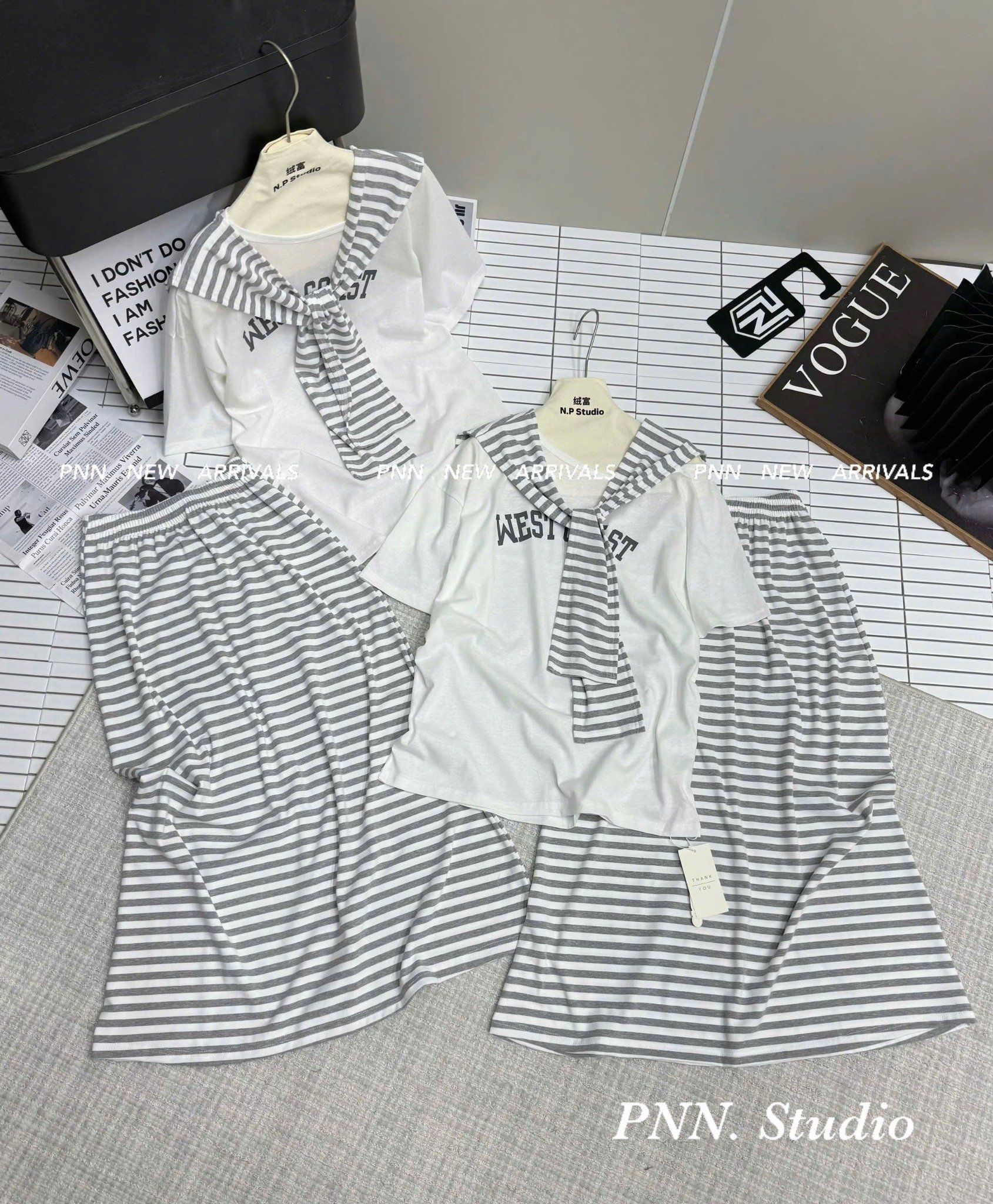  Set 3 món áo lệch vai in chữ kèm khăn choàng mix chân váy suông dài kẻ - Q143 
