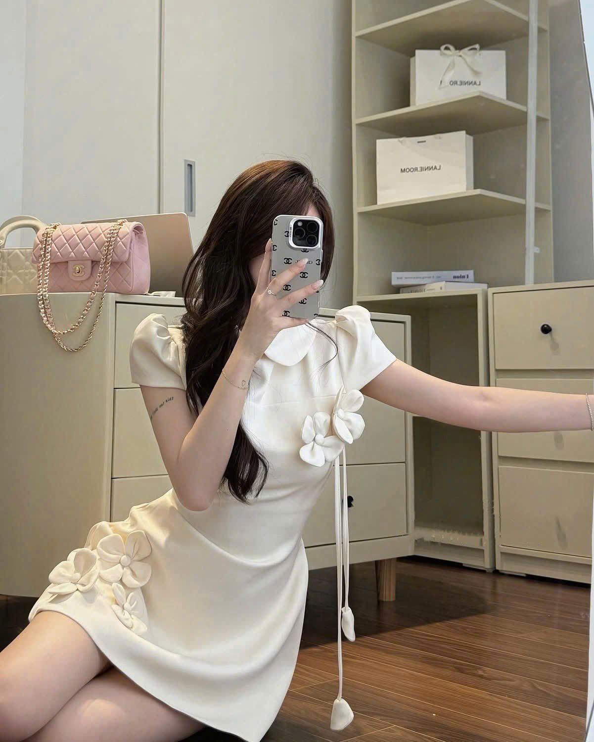  Đầm cổ sen họa tiết hoa nổi bật dáng ngắn sang chảnh - Q466 ( eo S<68 ,M<72 ) 