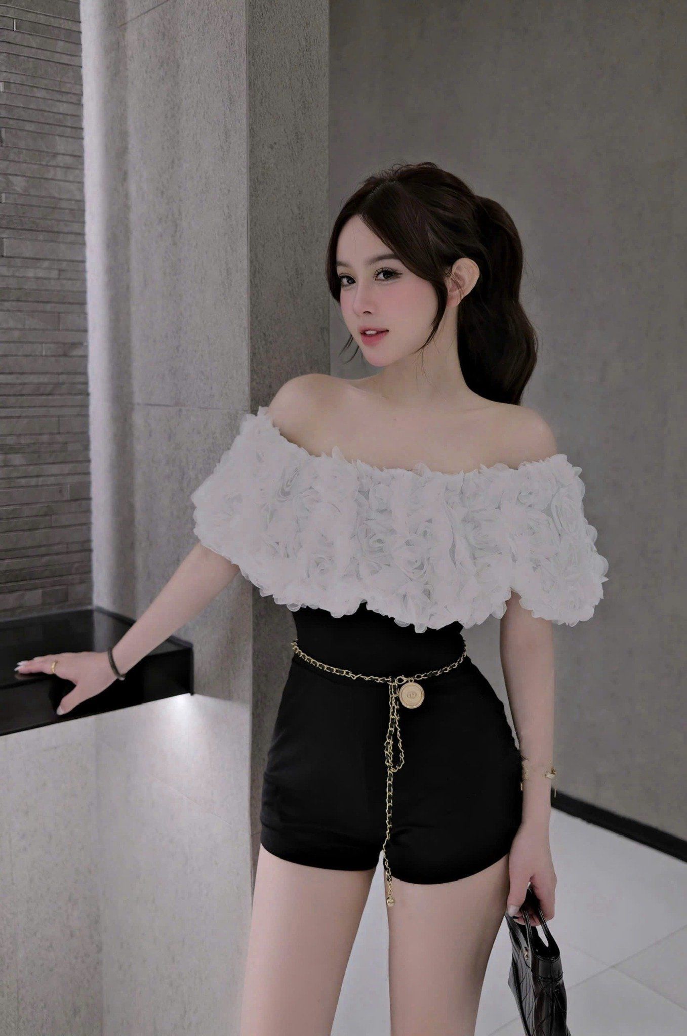  Jumsuit trễ vai phối hoa kèm đai sang chảnh - TRẮNG - Q468 ( eo S<68 ,M<72 ) 