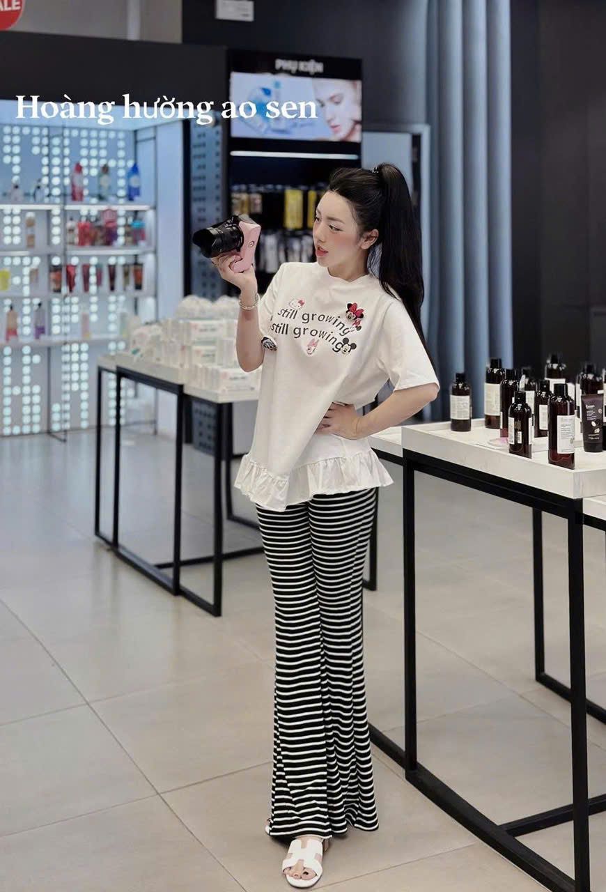  Set áo phông in họa tiết chữ chân bèo mix quần ống loe kẻ sọc - TRẮNG - Q589 