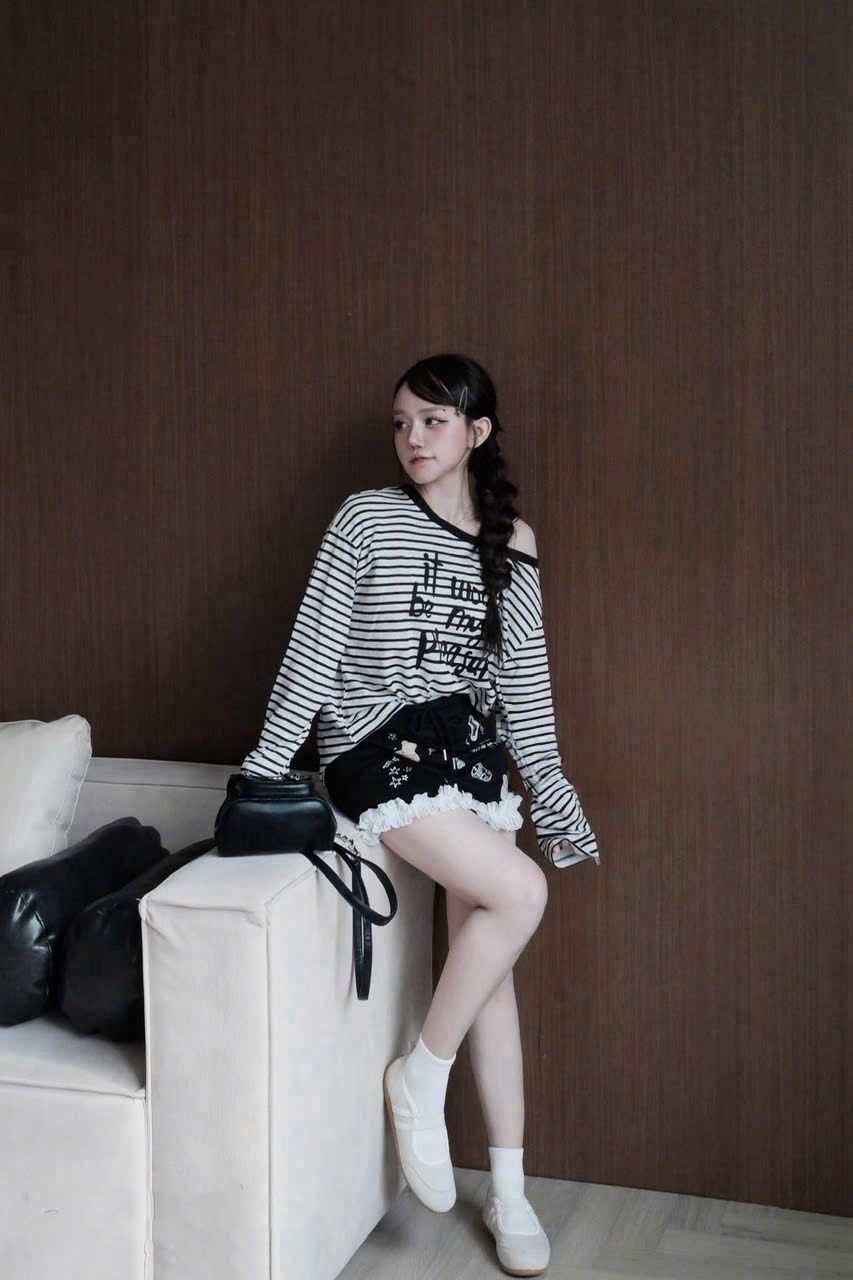  Set áo tay dài lệch vai mix chân váy họa tiết phối viền bèo - R234 