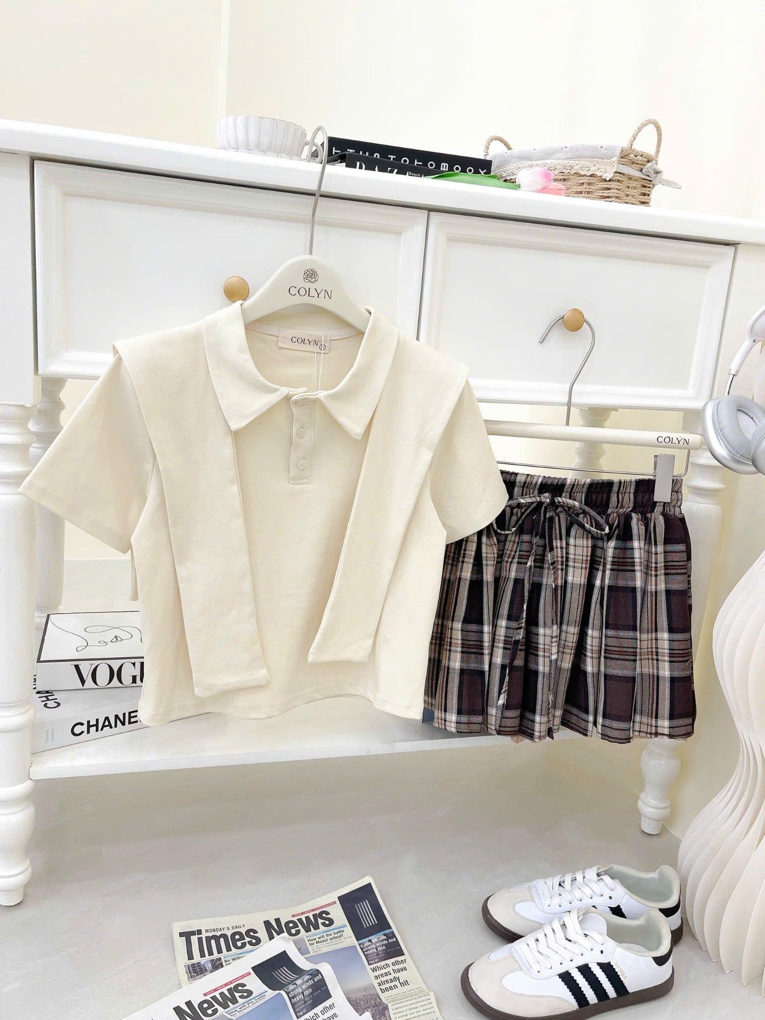  Set 3 món áo polo kèm tay choàng mix chân váy caro lưng chun - KEM - R263 