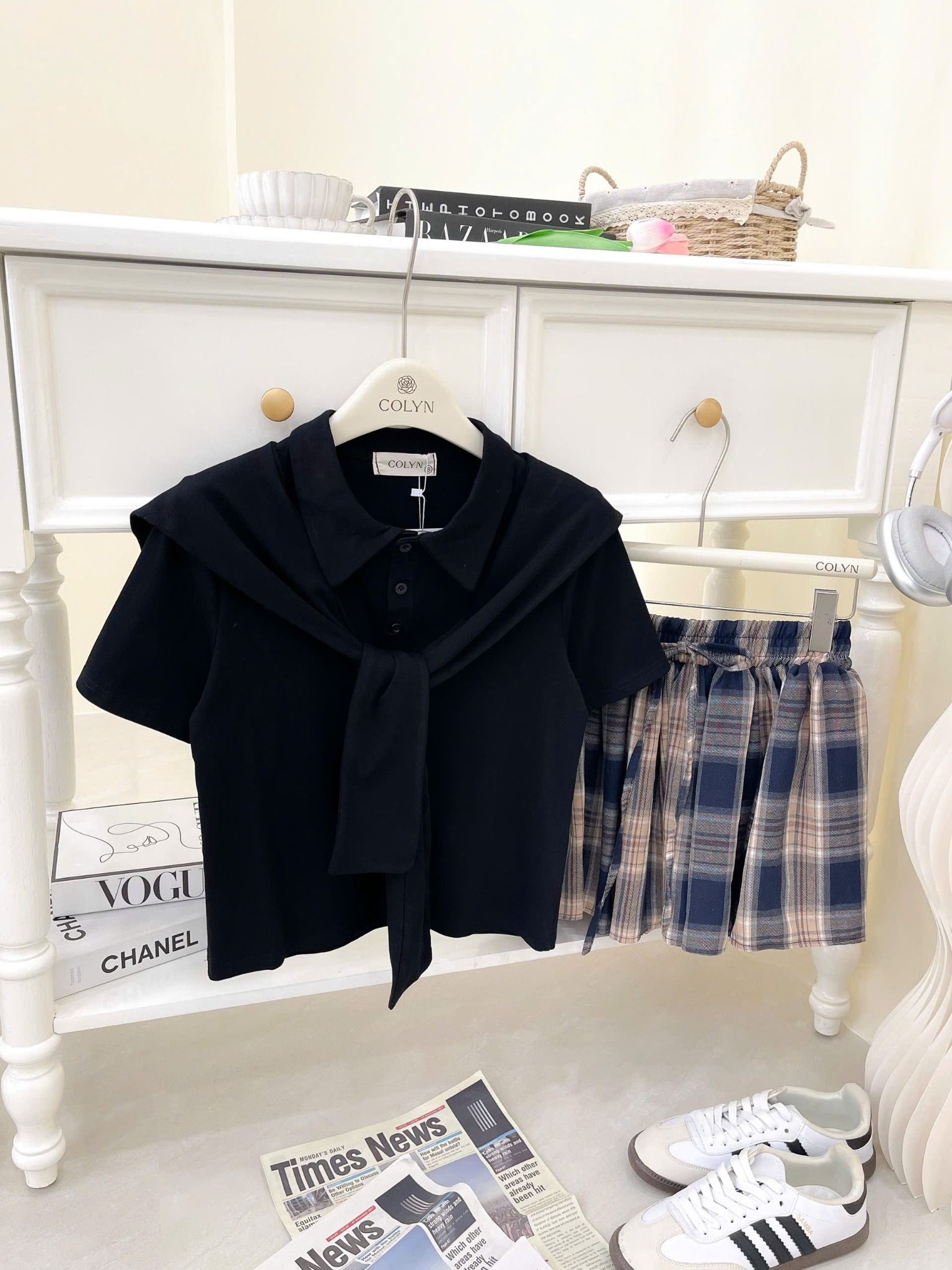  Set 3 món áo polo kèm tay choàng mix chân váy caro lưng chun - ĐEN - R262 