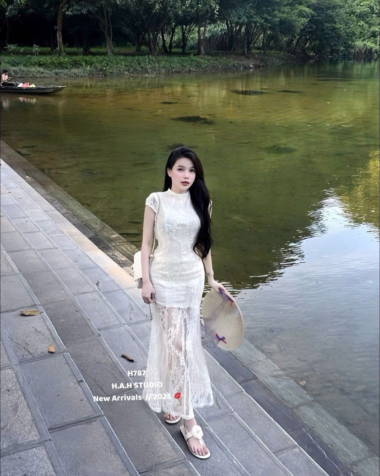  Đầm body ren hoa dáng dài thướt tha sang chảnh - R352 (eo S<68, M<72) 
