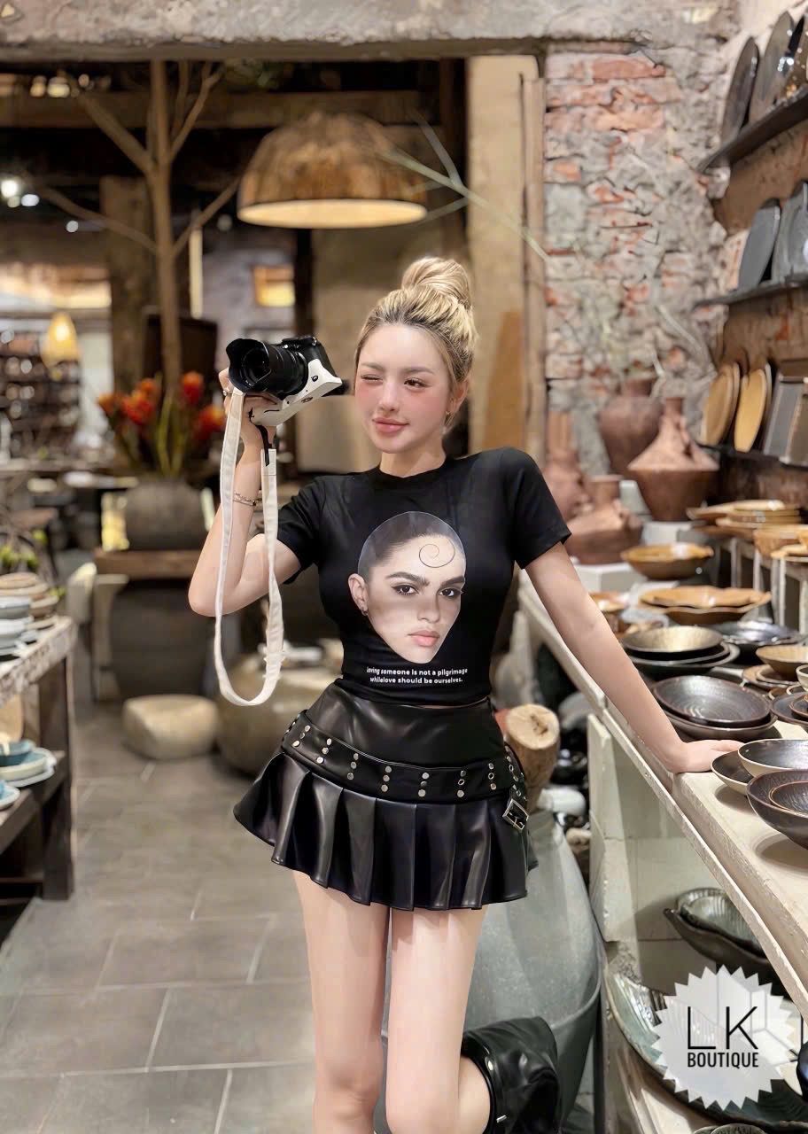  Set áo croptop in hình mix chân váy da đai đinh cá tính - ĐEN - R412 (eo S<68, M<72) 