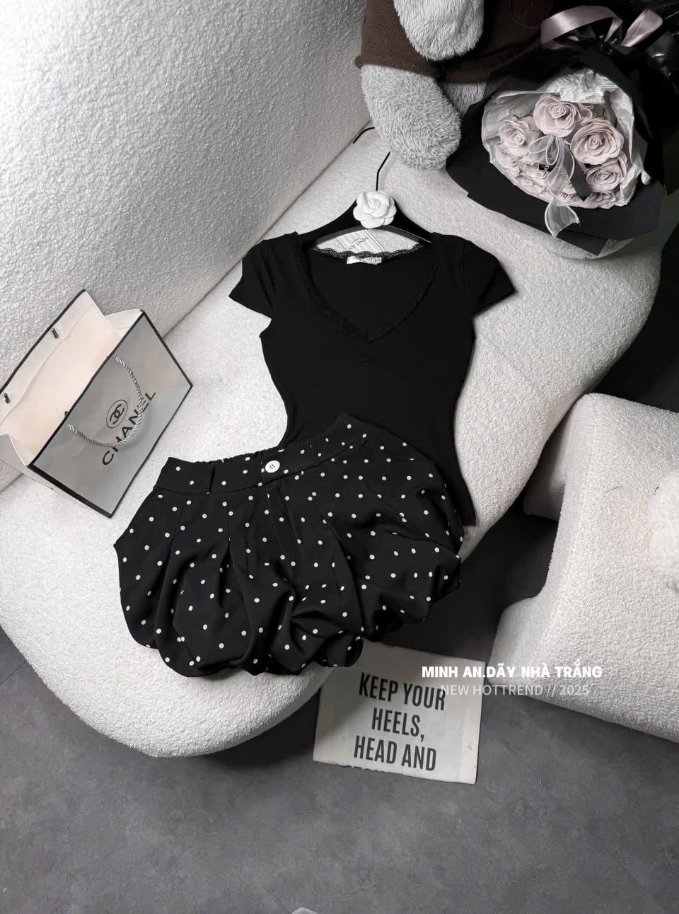  Set áo cổ tim viền ren mix quần bom bí chấm bi - R401 (eo S<68, M<72) 