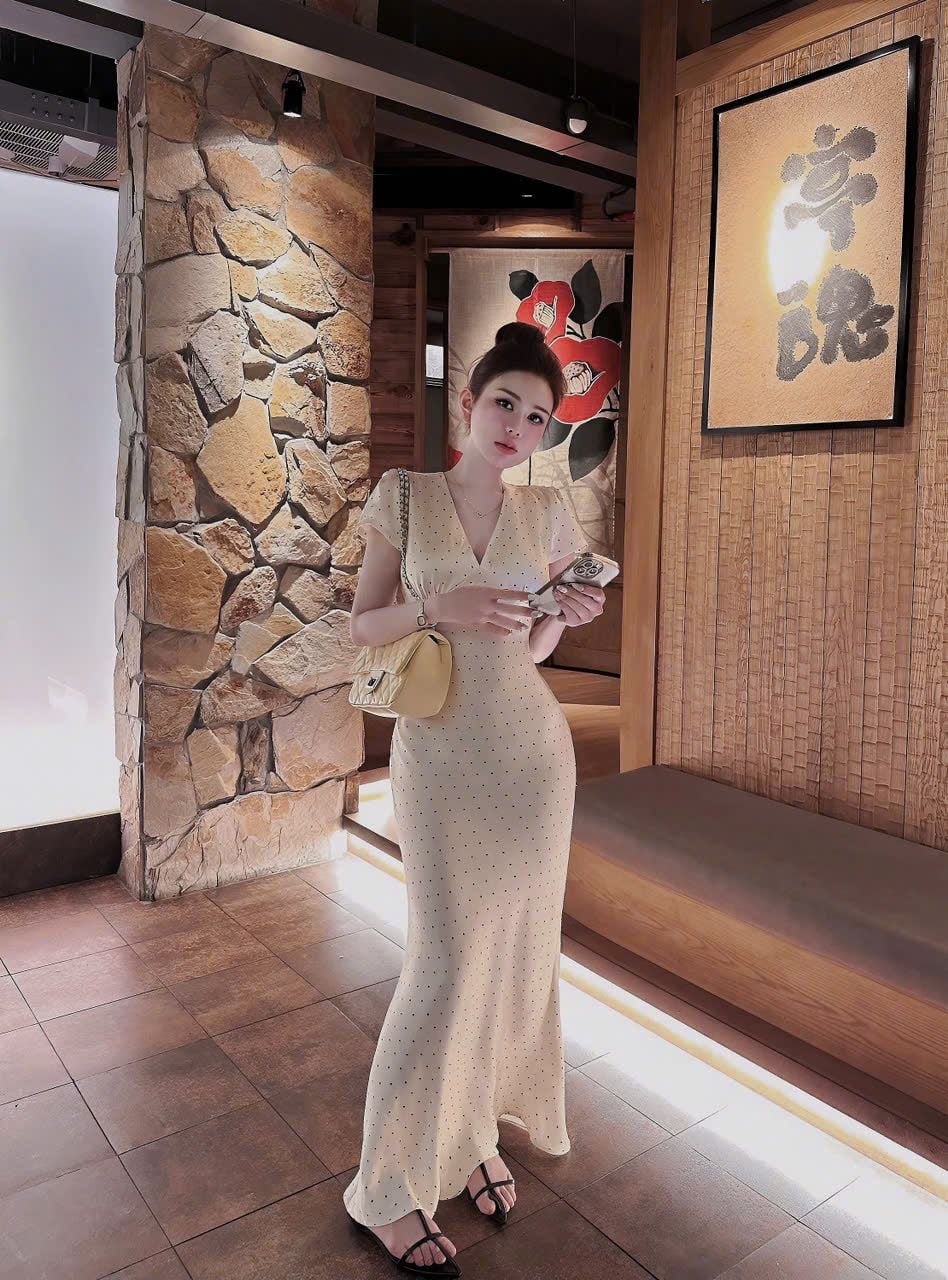  Đầm lụa cộc tay cổ v dáng dài họa tiết chấm bi - A148 (eo M<68 - 72, L<74 - 76)( dài 144cm ) H101 